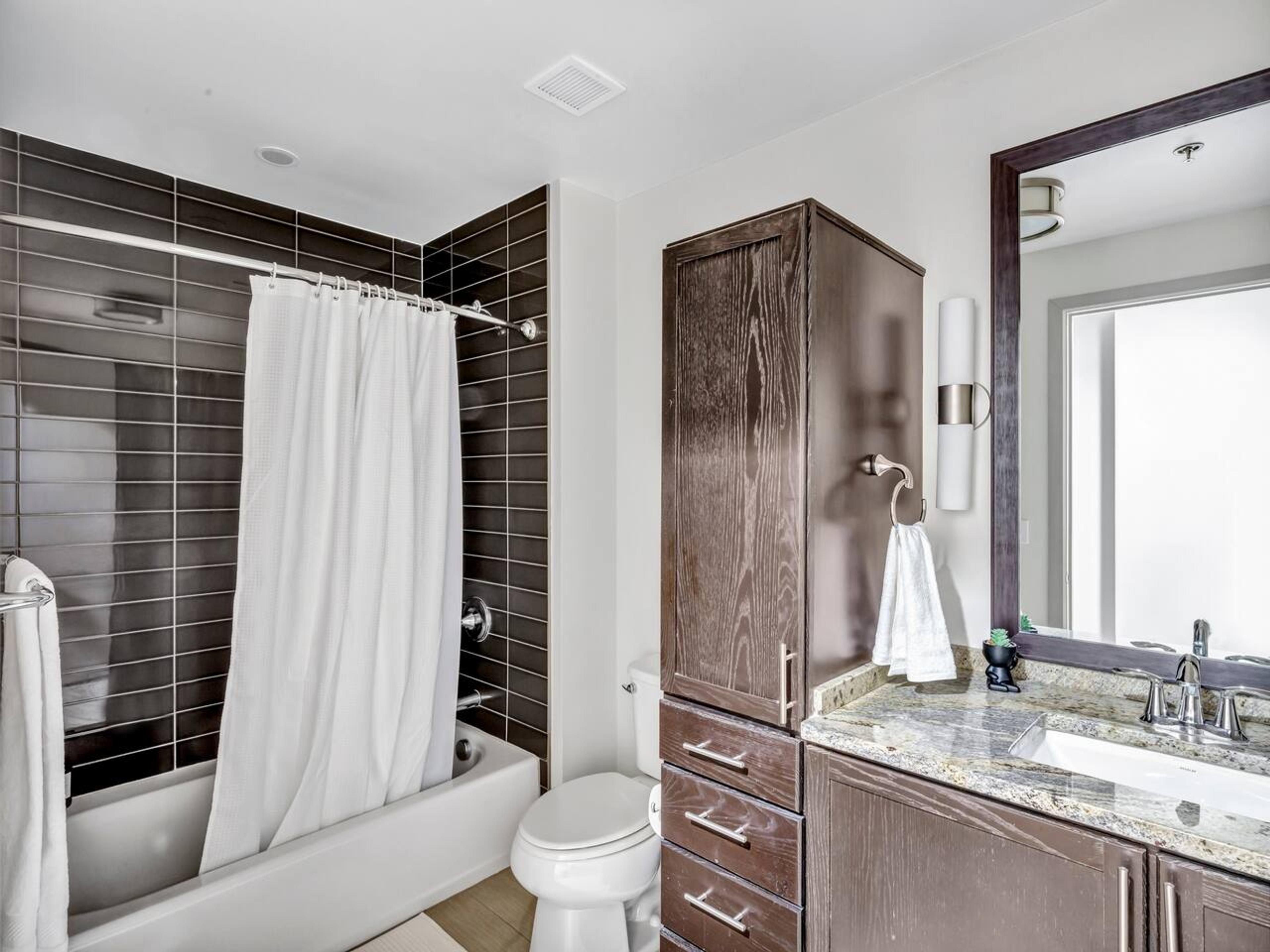 Bathroom : Elevate your daily routine in this immaculate bathroom with thoughtful essentials