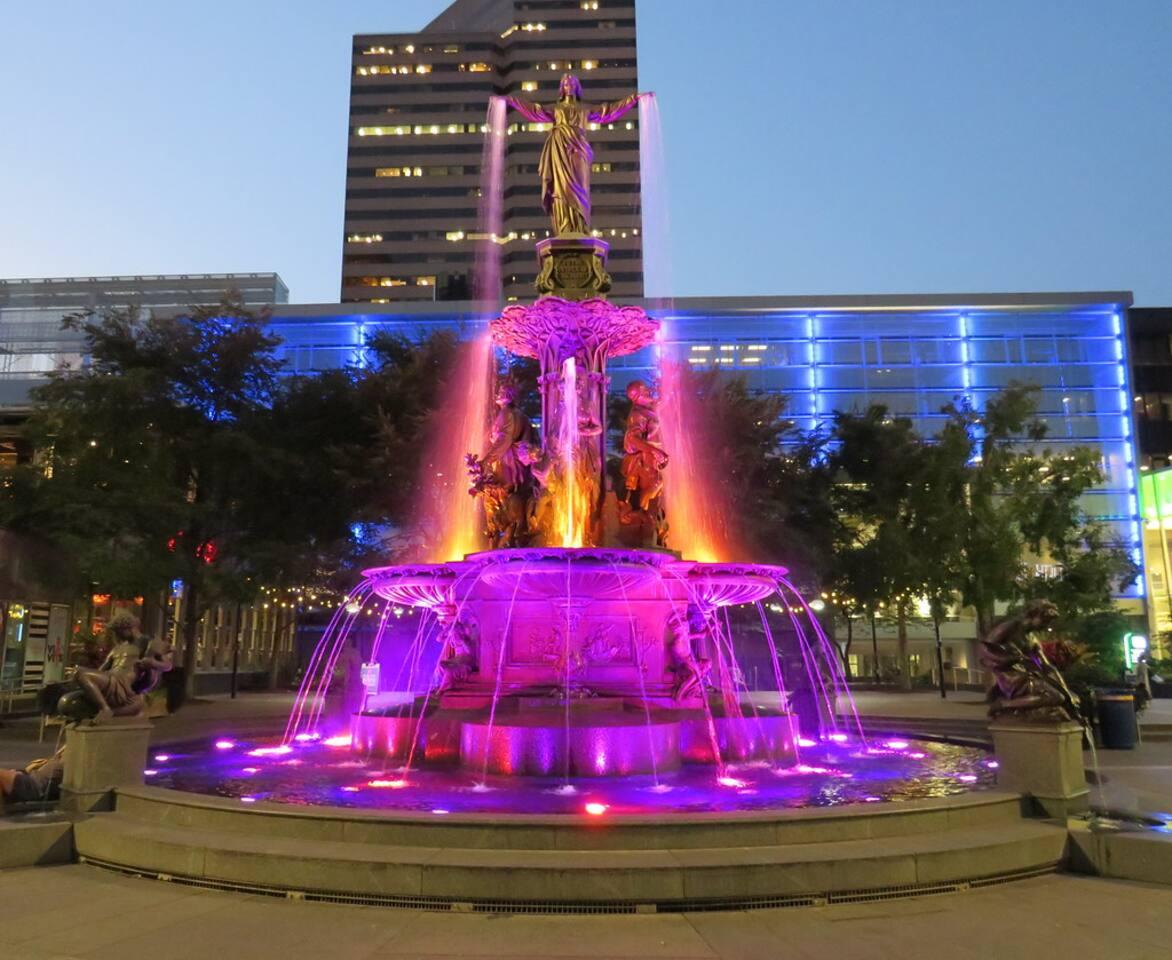 Fountain Square
Distance: 0.3 miles
Drive Time: ~1-2 minutes
A vibrant public plaza in the heart of downtown, featuring the iconic Tyler Davidson Fountain and surrounded by restaurants and events.