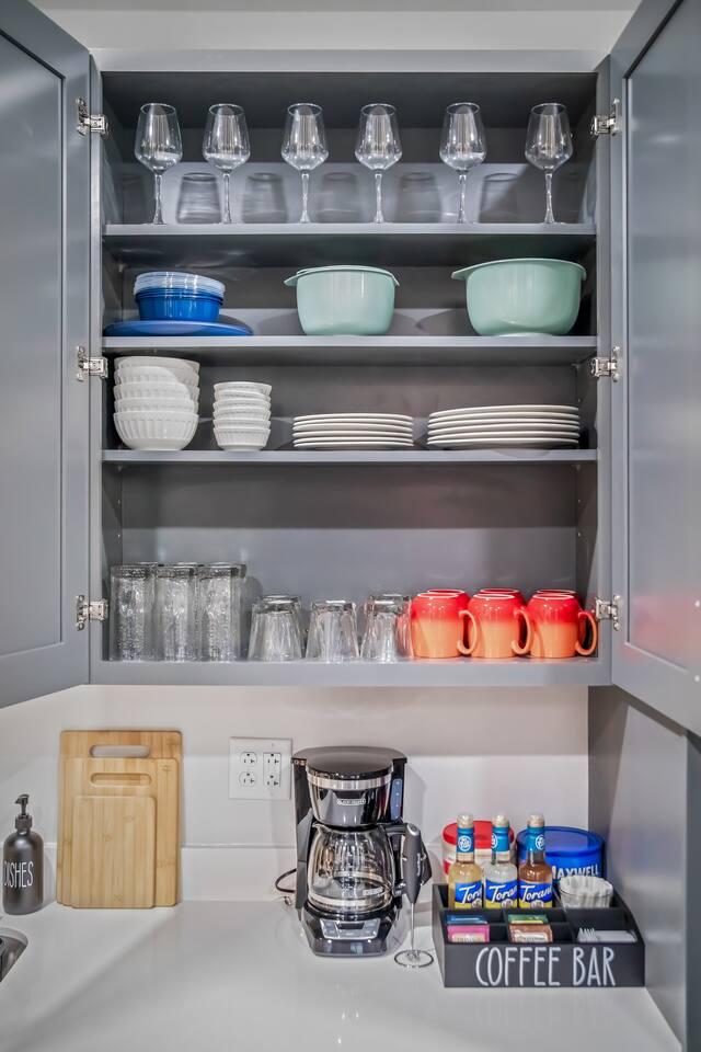 Kitchen with : Knife set , cutting board, hand & dish soap, blender, coffee station with coffee and tea flavours, pots , pans, cups, mugs, glasses and dinning set !