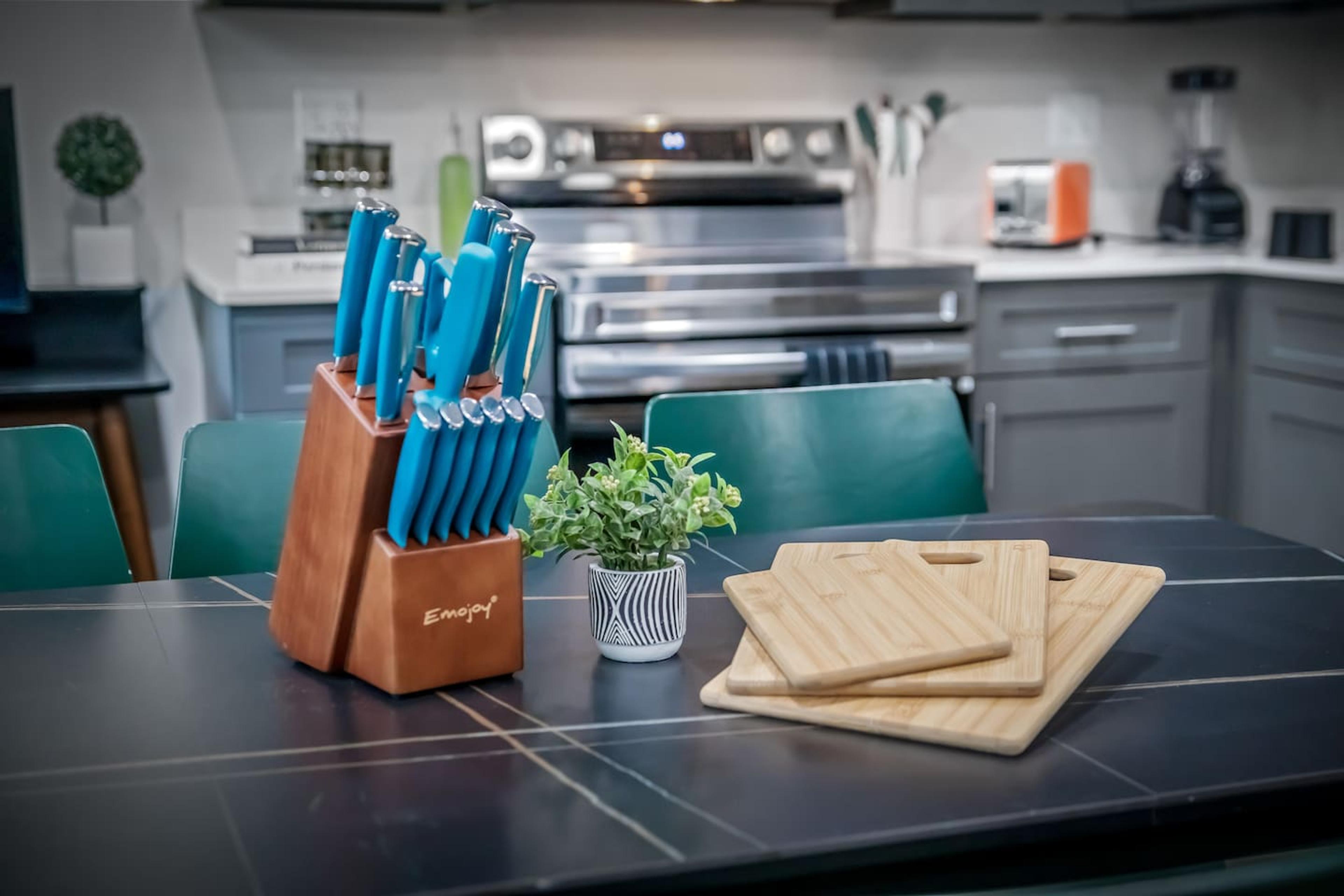 Dining room with knives and a cutting board for cutting your meat and veggies.