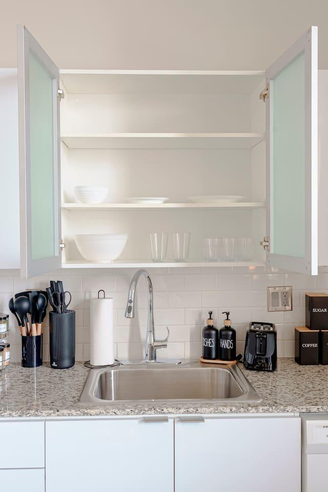 Fully equipped kitchen with everything you need to cook and dine comfortably.