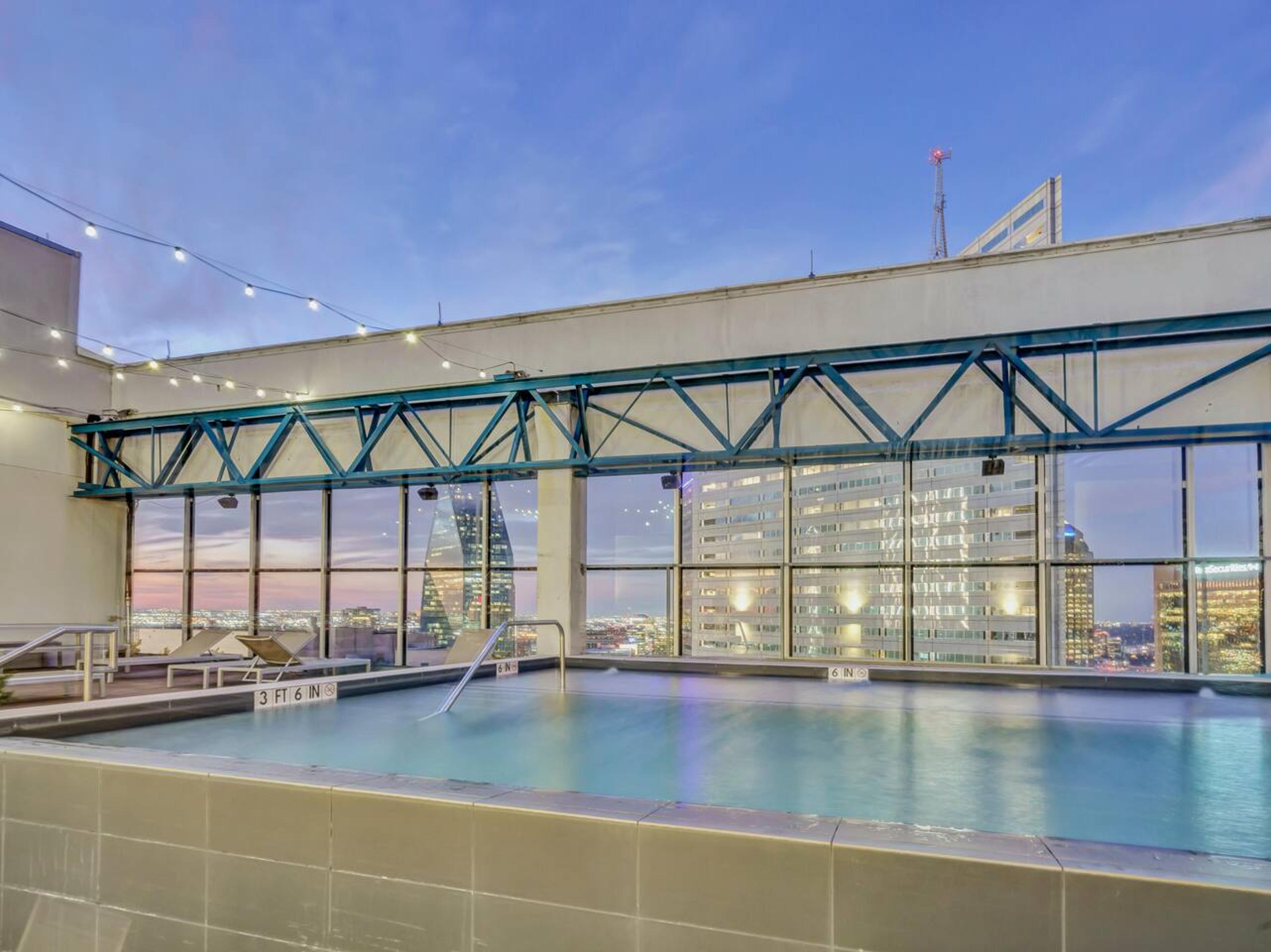 Rood top pool view.