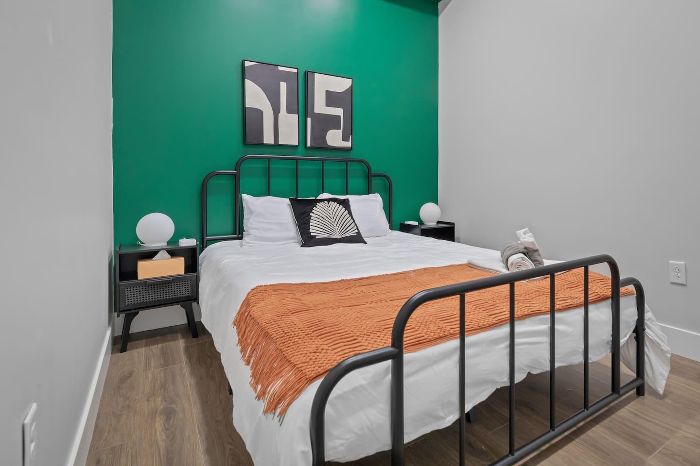 This bedroom has a queen-size bed. It's a comfortable room with an aesthetic look