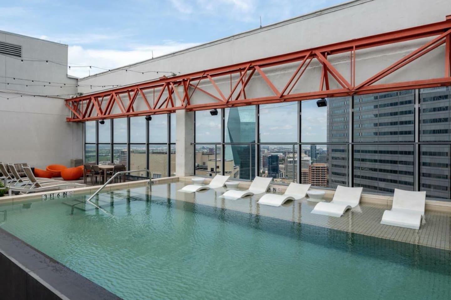 Common area :Rooftop pool