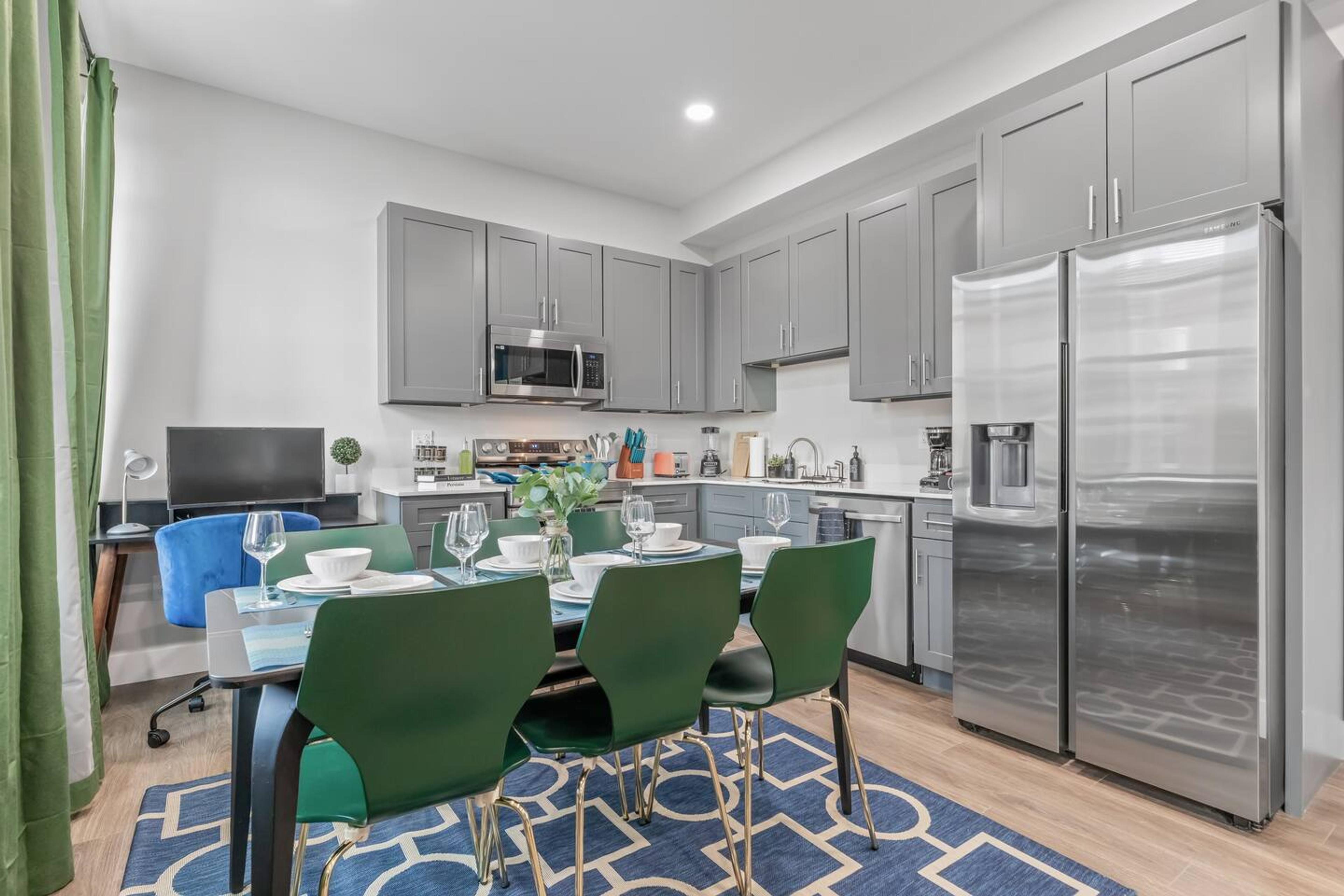 Open kitchen with dinning for 6 adults + 1 high chair available for our little guest.