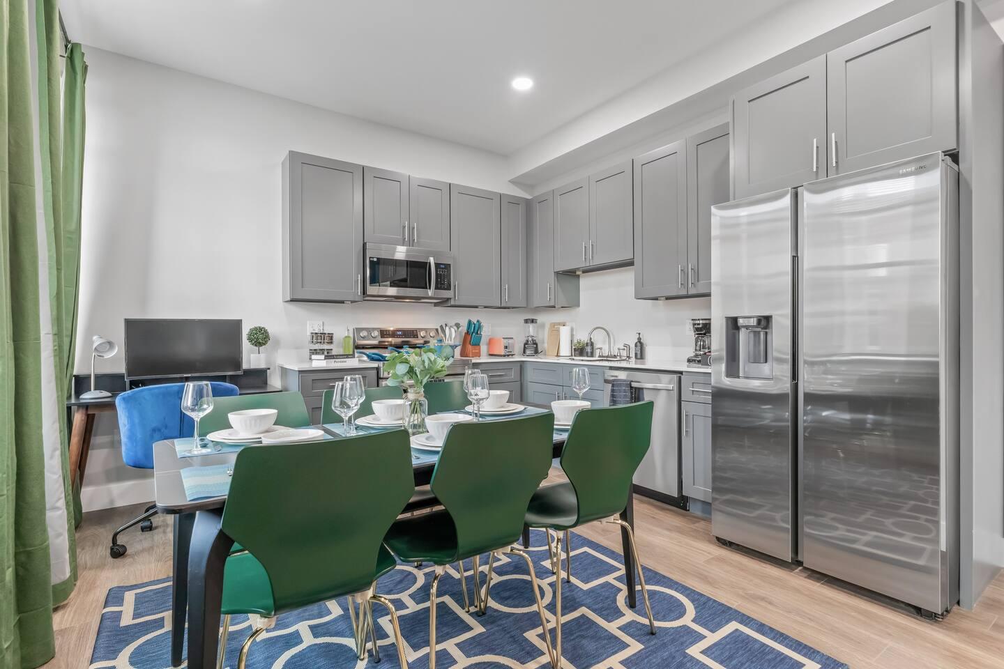 Open kitchen with dinning for 6 adults + 1 high chair available for our little guest.