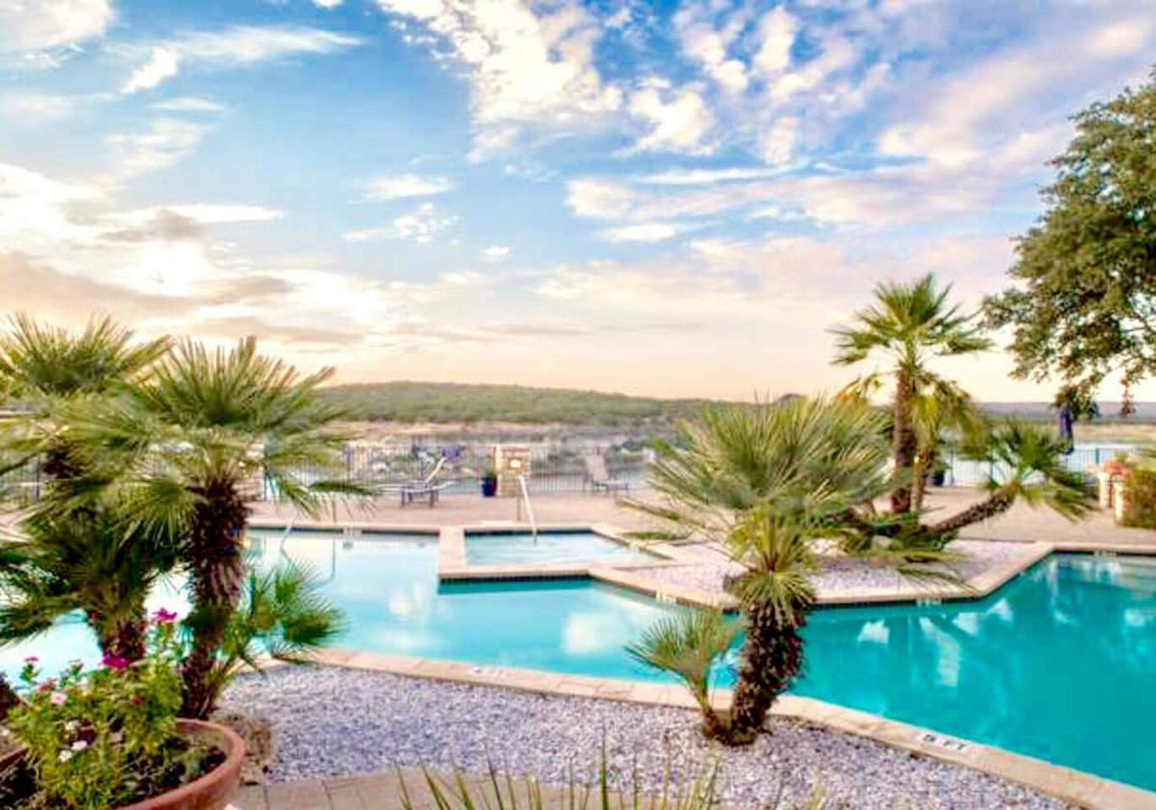 Pool view with a beautiful sunset to shine our eyes!
