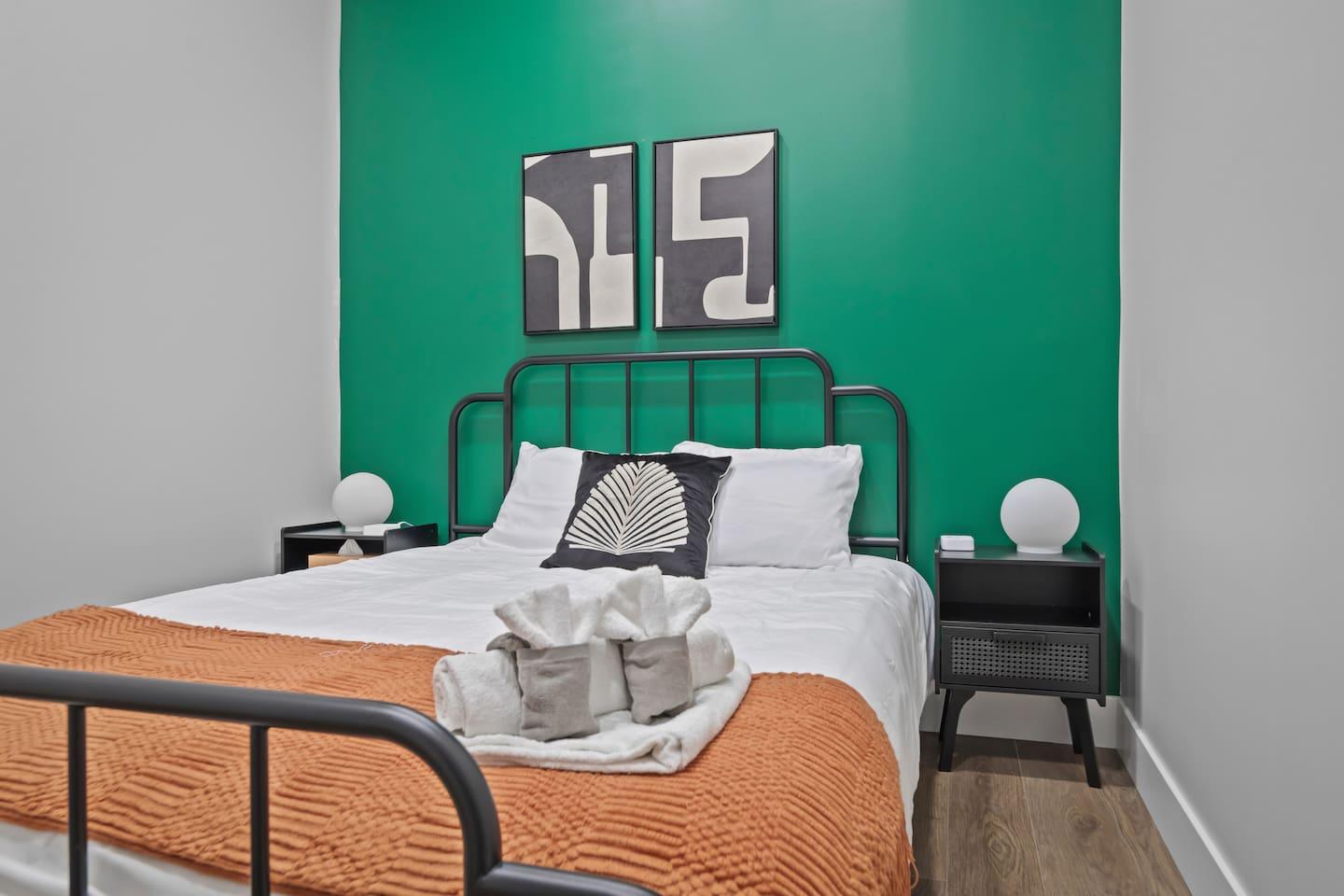 Bedroom 1 : Queen size bed with comfy mattress and two side table with night lamps and charging station on each.