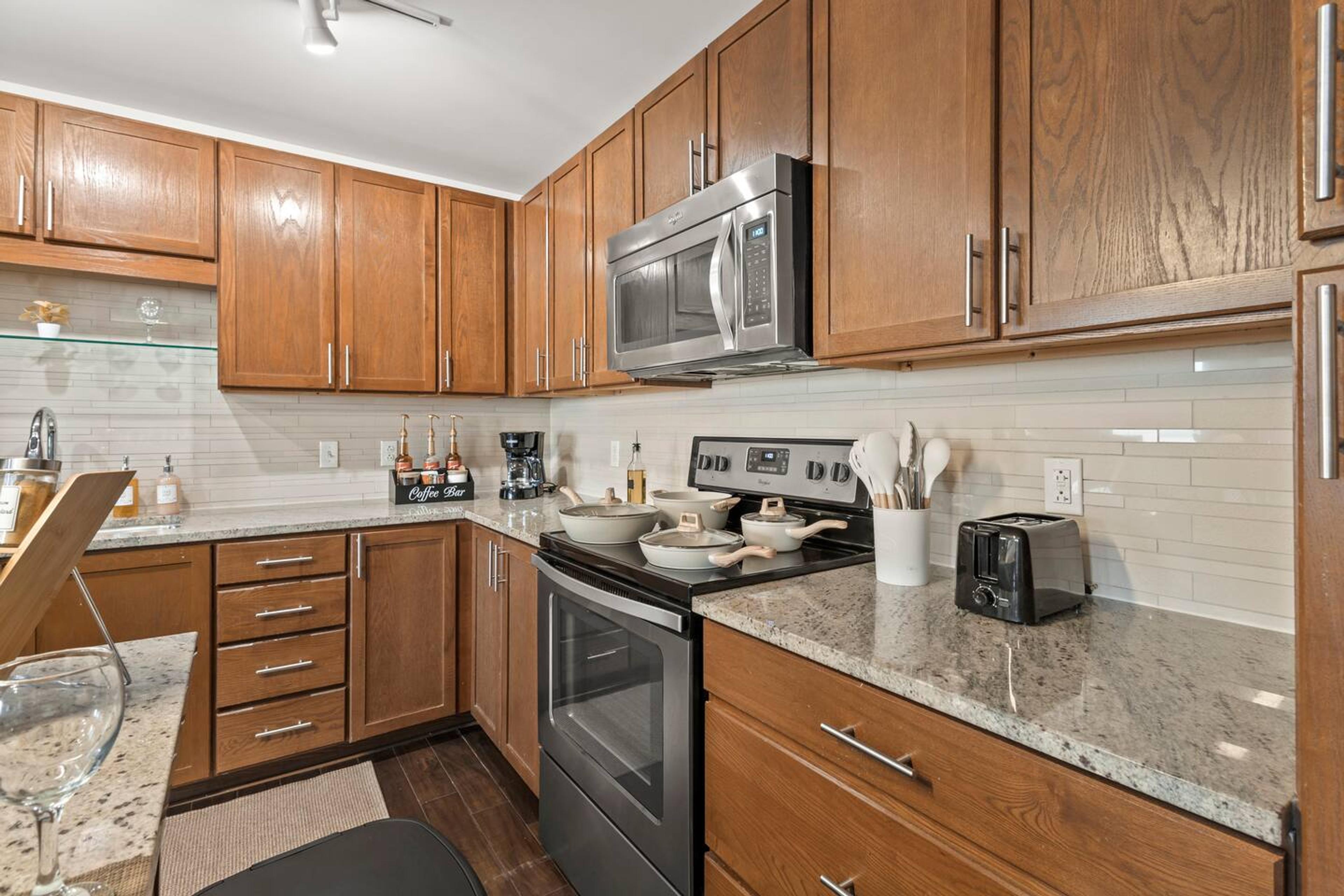 Fully equipped Kitchen: Kettle, knife set, coffee maker, cutting board, blender , stainless steel appliances