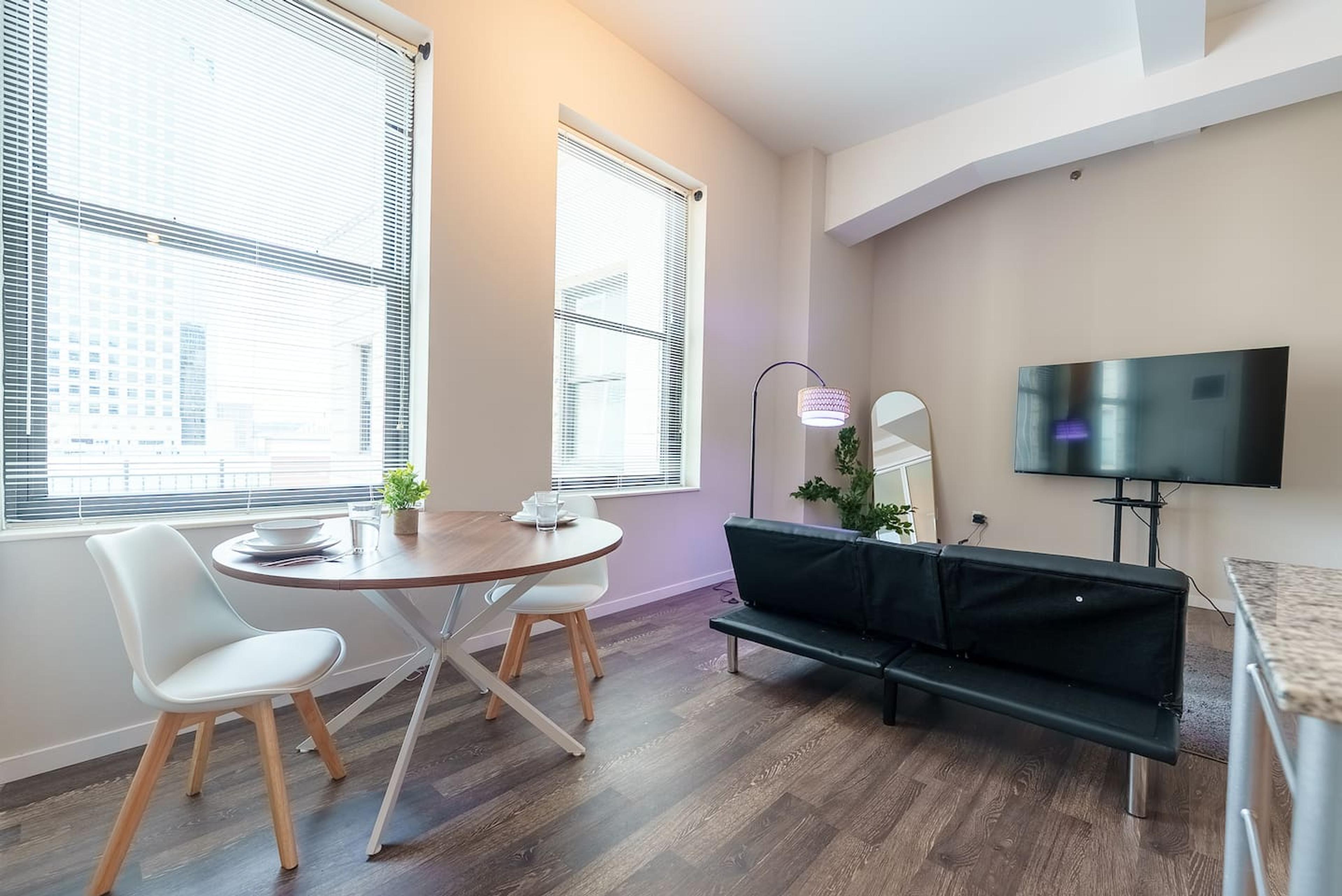 Cinc-PoV-728 - 1 Bedroom — photo 2