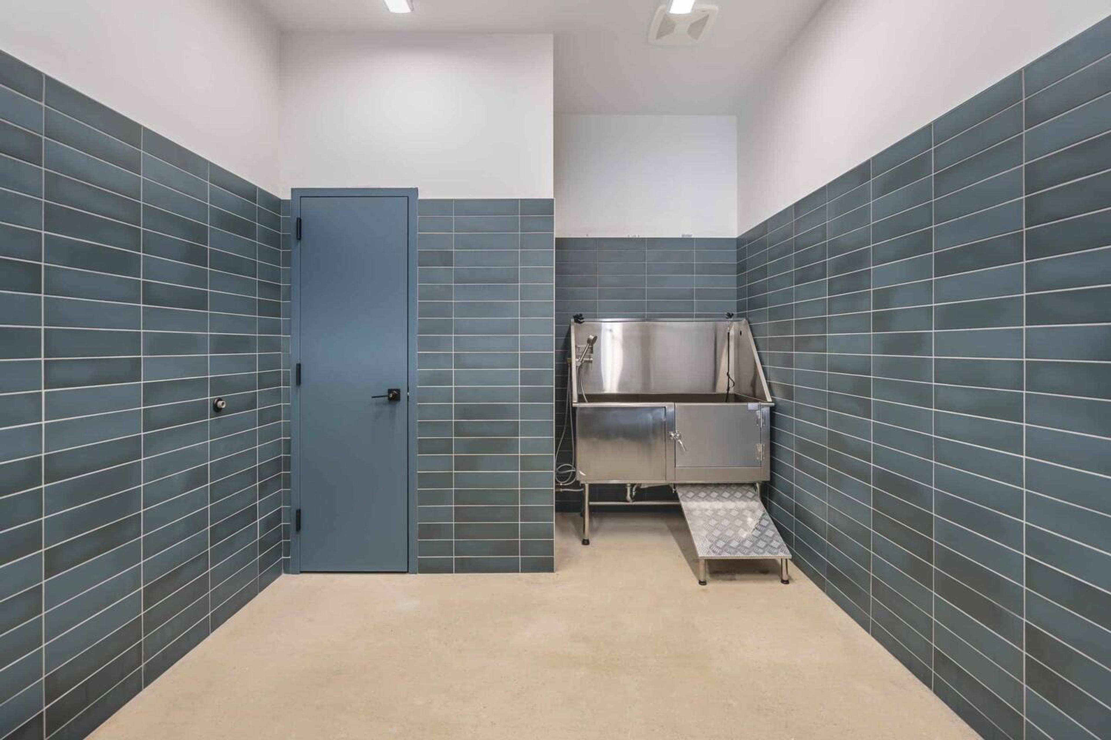 Common: Pet washing station.