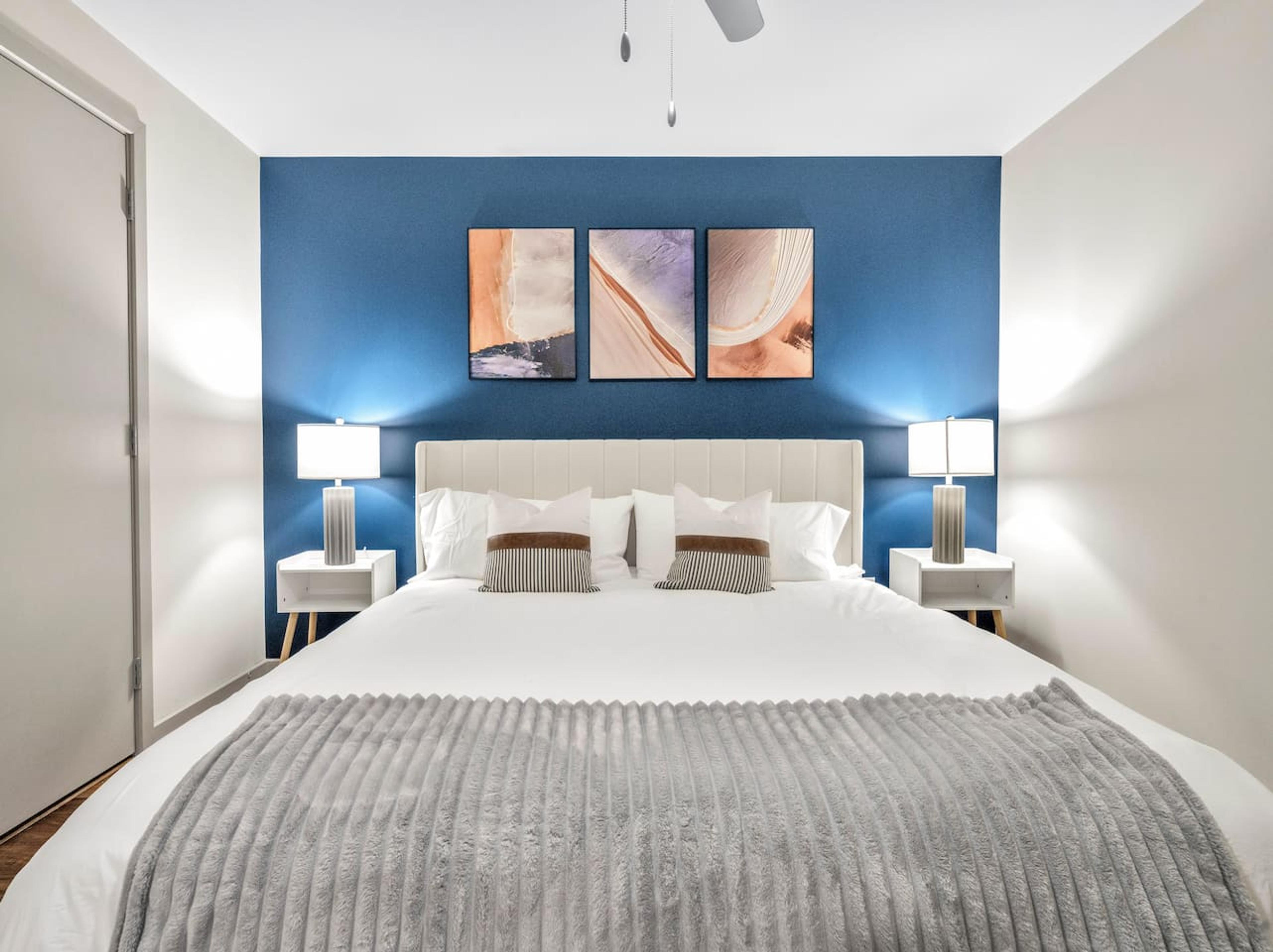 Bedroom with king size bed