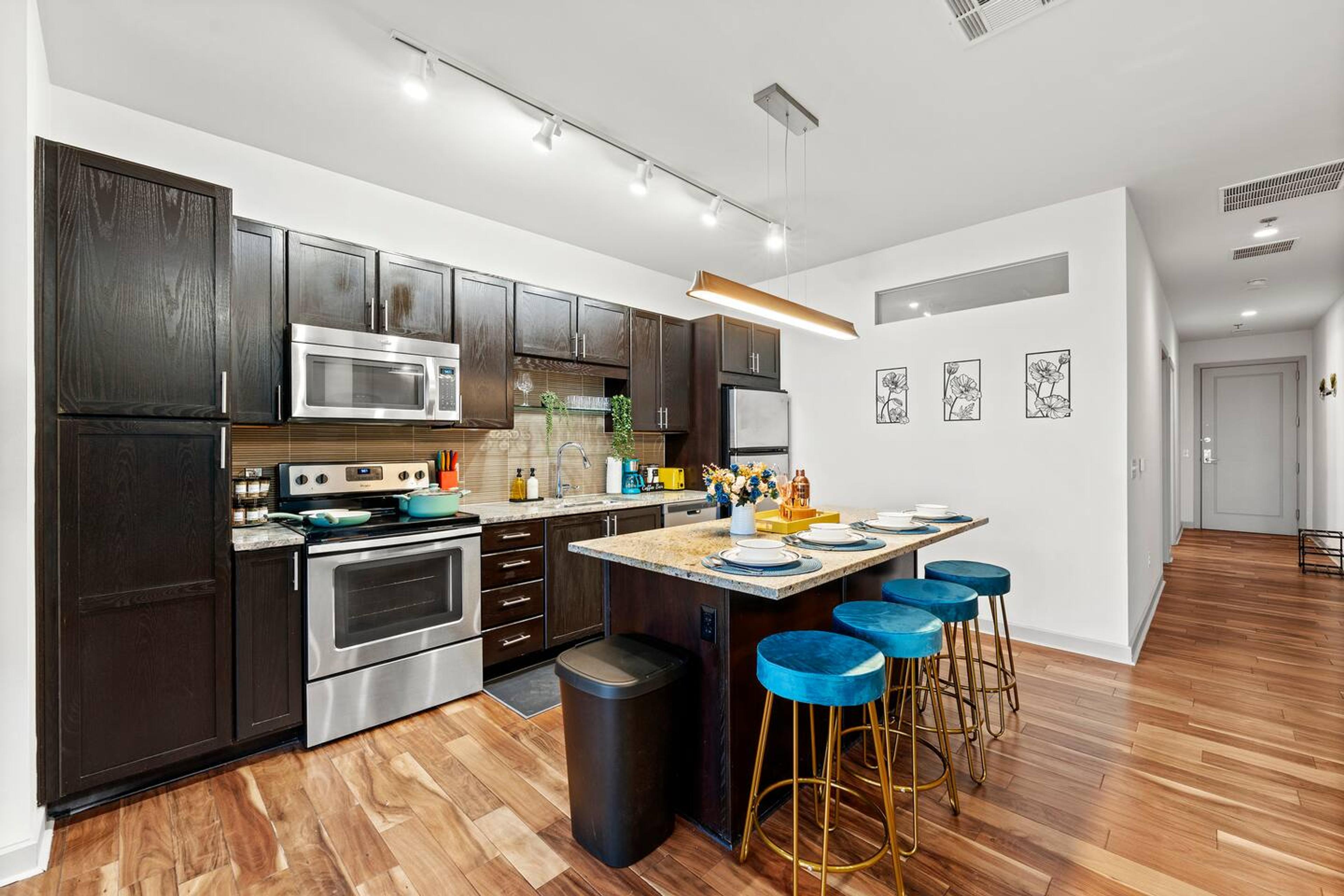 Fully equipped Kitchen: Kettle, knife set, coffee maker, cutting board, blender, electric stove, microwave, oven, spatulas, whiskers, toaster, stainless steel appliances and also fully stocked cabinets with cleaning amenities.
