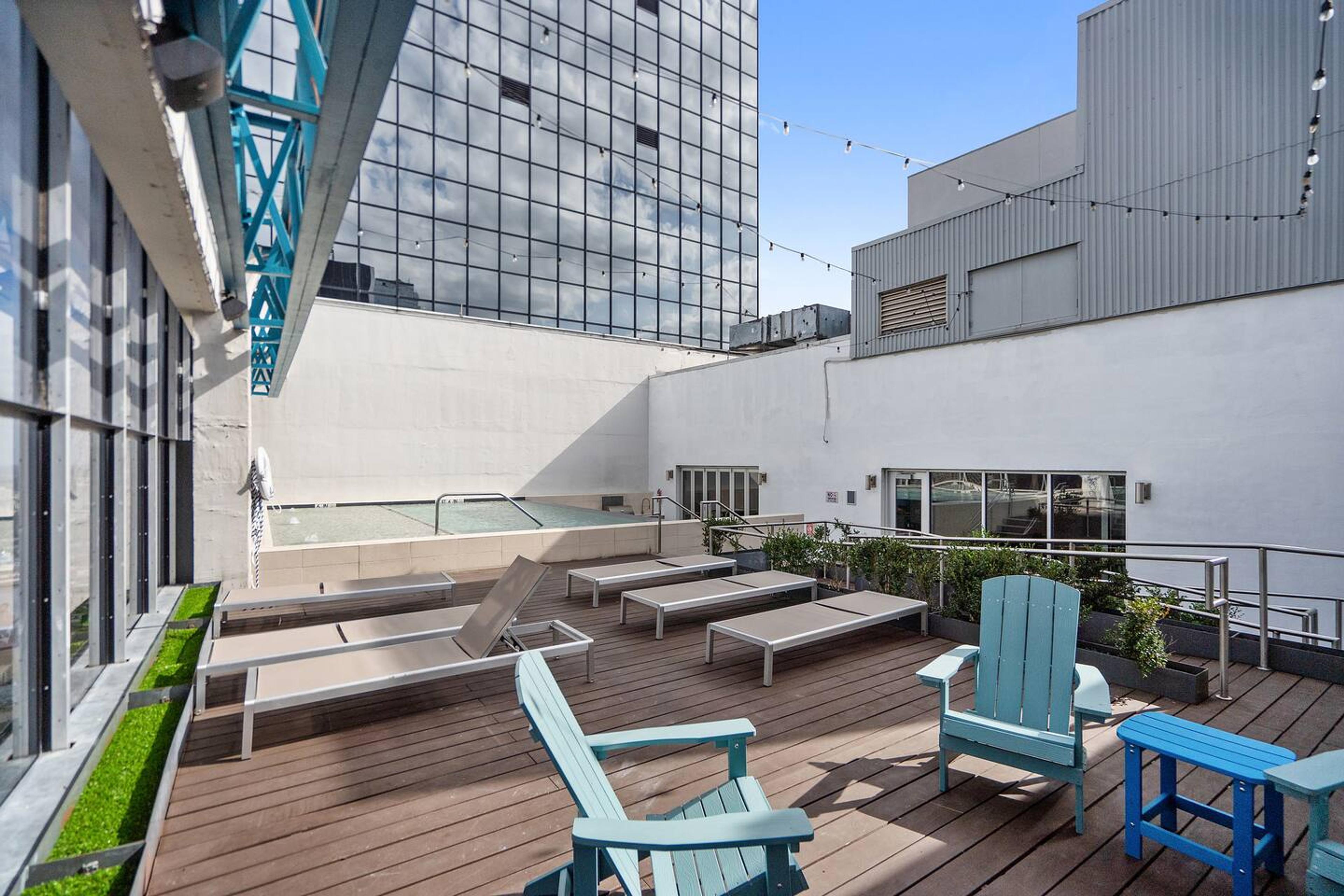A view of the rooftop pool !