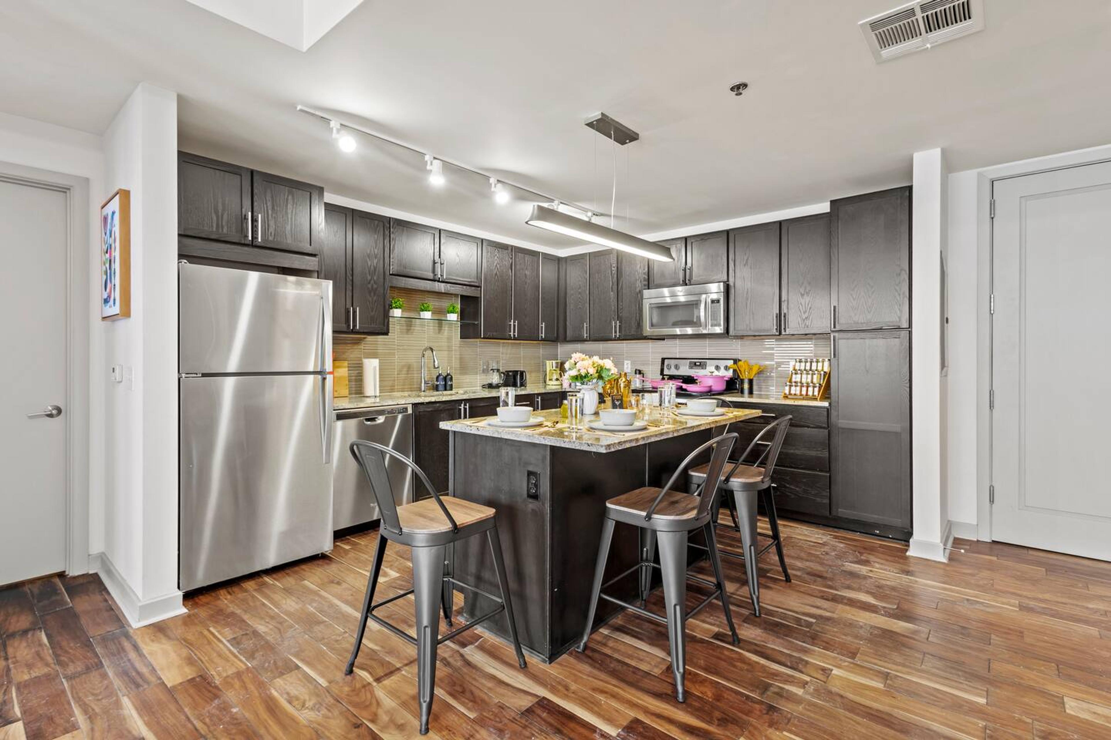 Kitchen & Dining Area
Spacious dining area and fully equipped kitchen with all essentials for cooking and enjoying meals.
