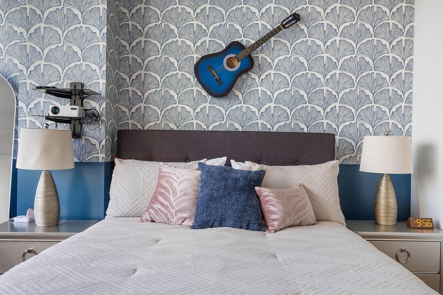 Bedroom with Queen size bed
The lamp on left was cracked by one of our little guest but good to use