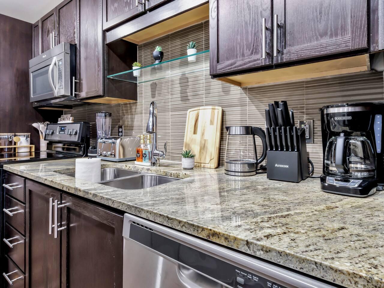 Fully equipped Kitchen: Kettle, knife set, coffee maker, cutting board, blender , stainless steel appliances
