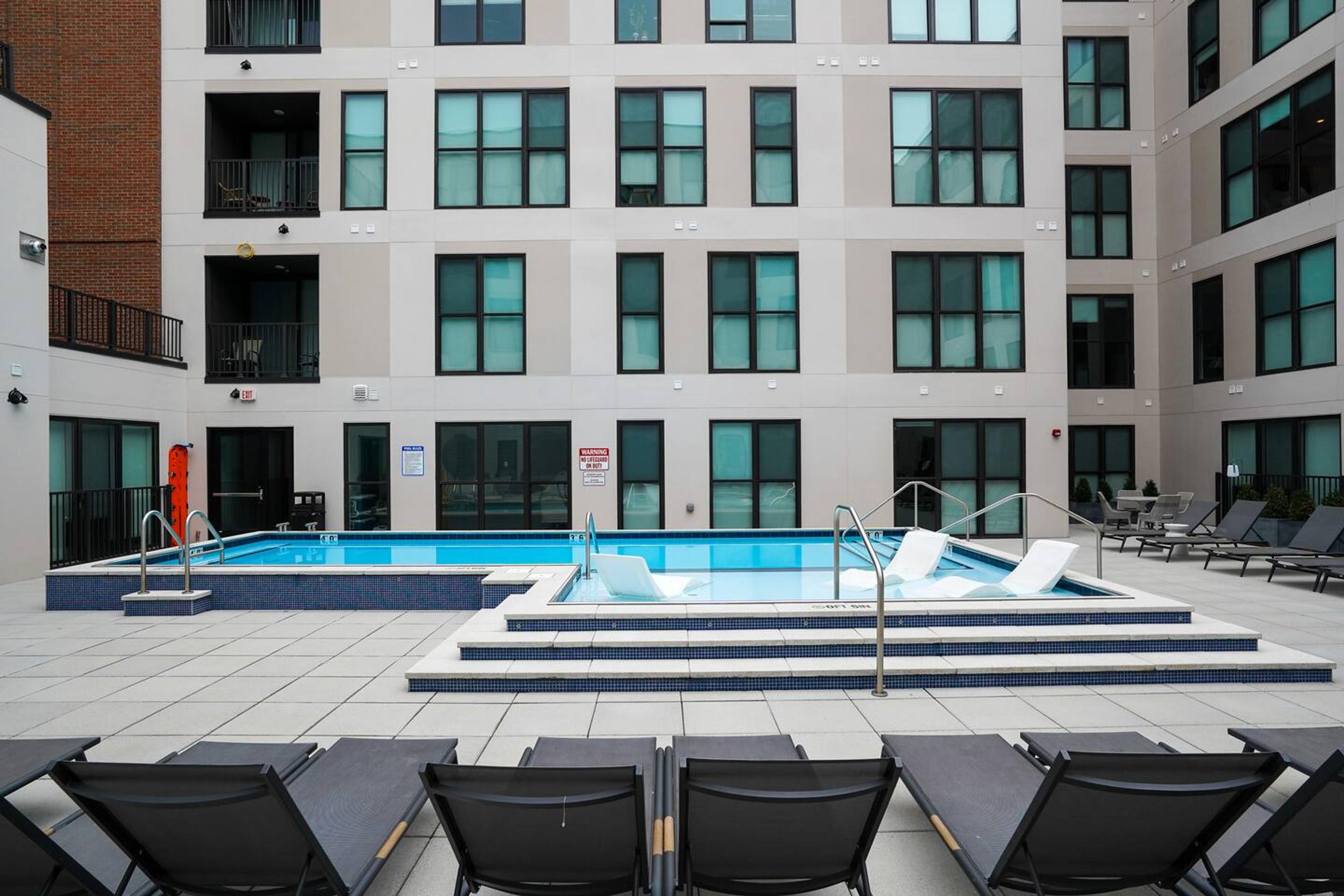 common area: A view with the pool.