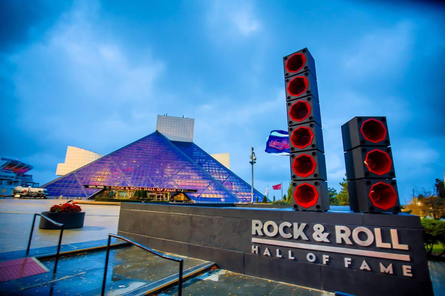 Rock & Roll Hall of Fame
Distance: 5.5 miles
Drive Time: ~15 minutes
A museum dedicated to the history of rock and roll, with interactive exhibits and iconic memorabilia.