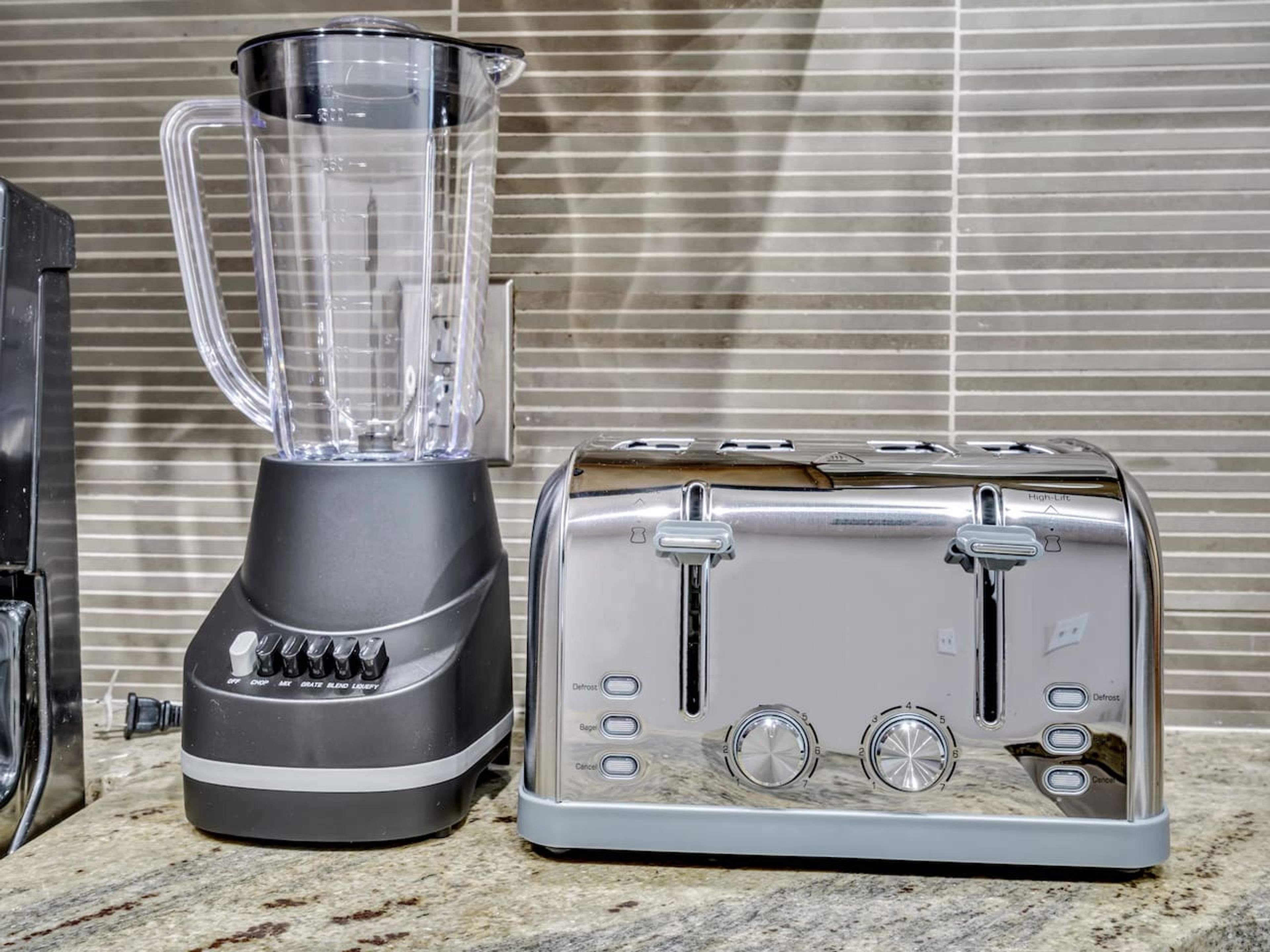Blender and toaster for your healthy morning !