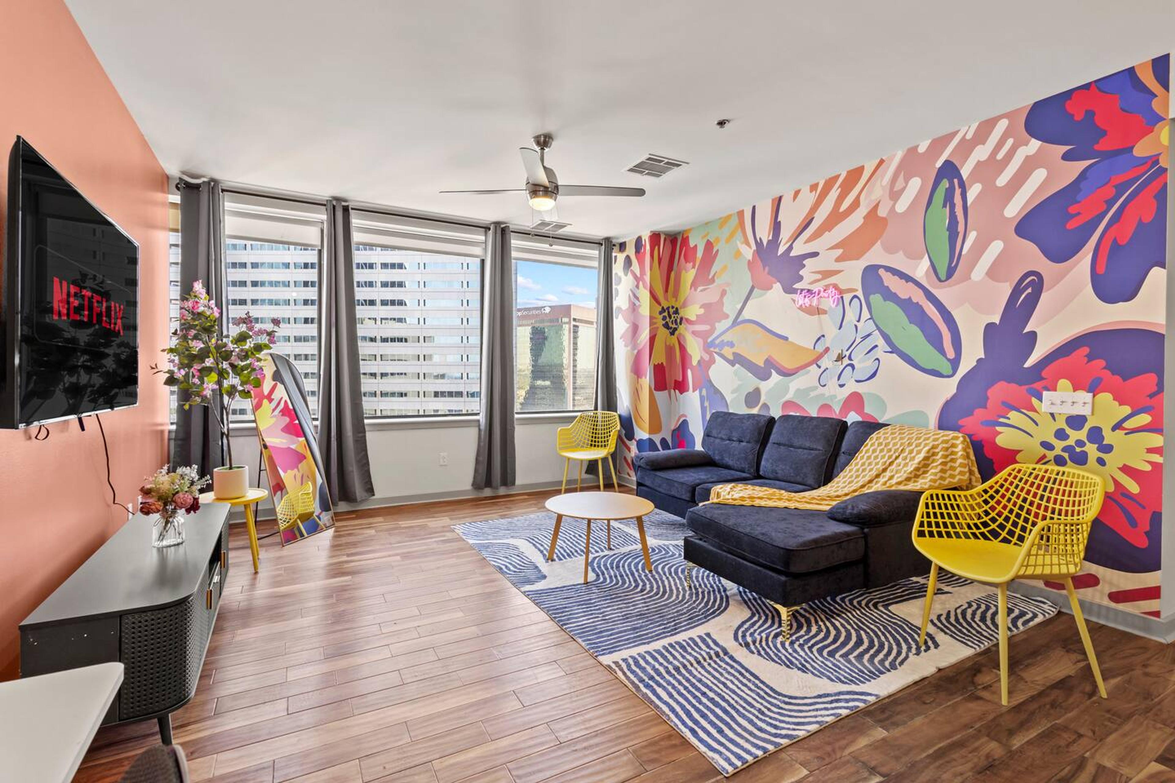 Bright & Colorful Living Room: Relax on the comfy couch and enjoy your favorite shows on the 65" TV ️✨
