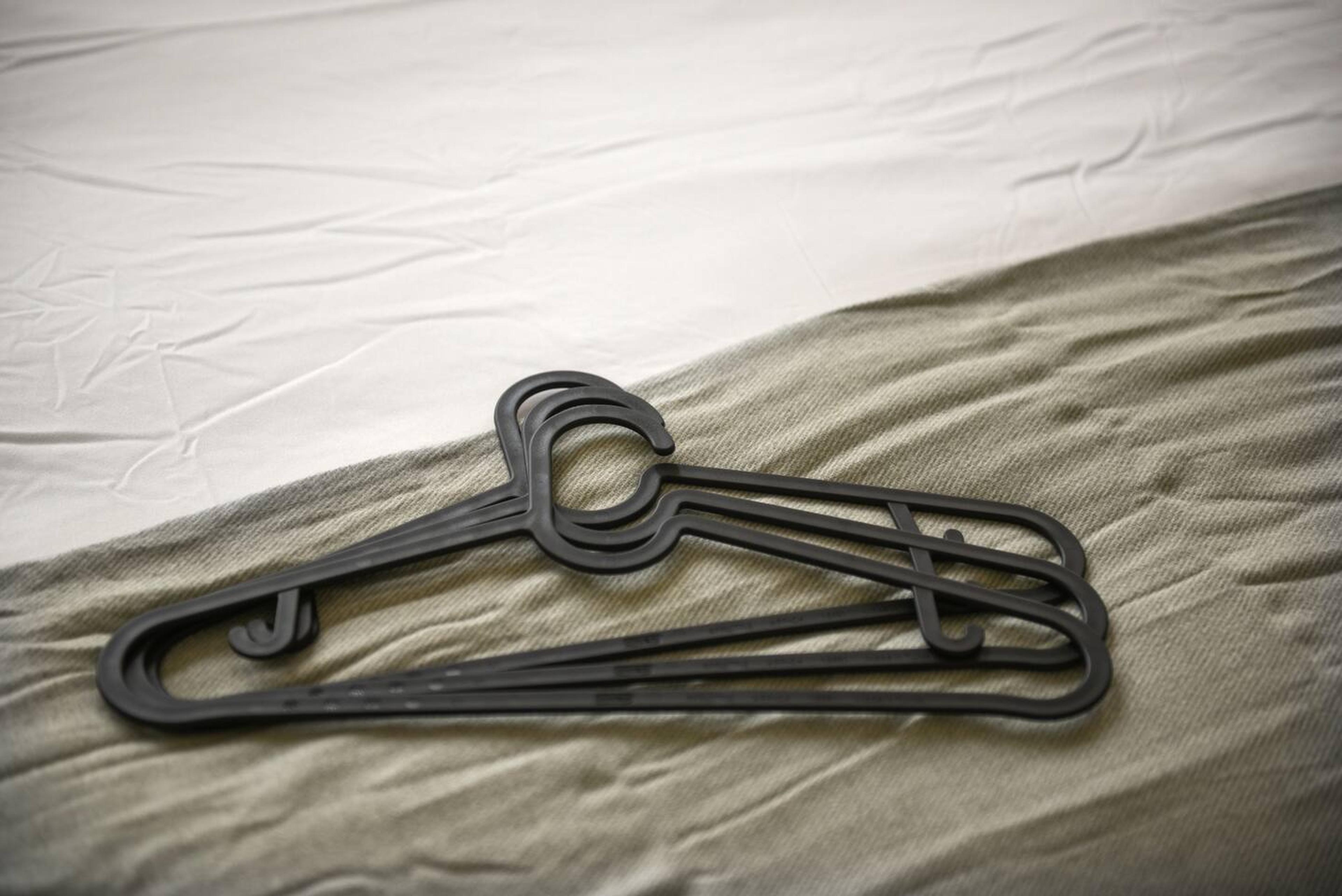 No strings attached – free hangers for a tidier space