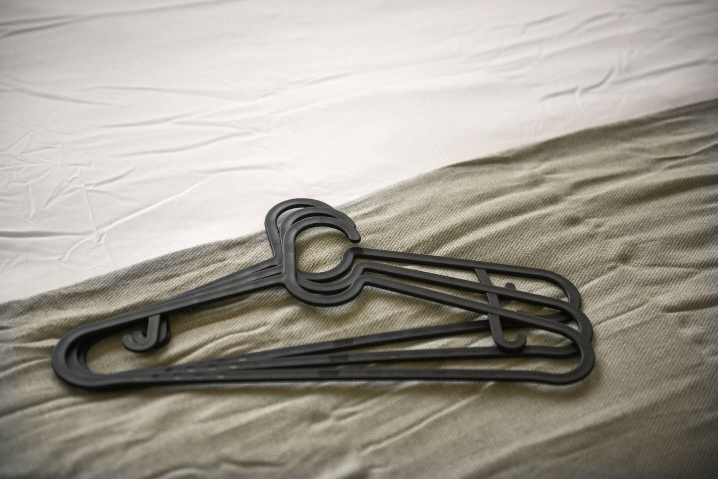 No strings attached – free hangers for a tidier space