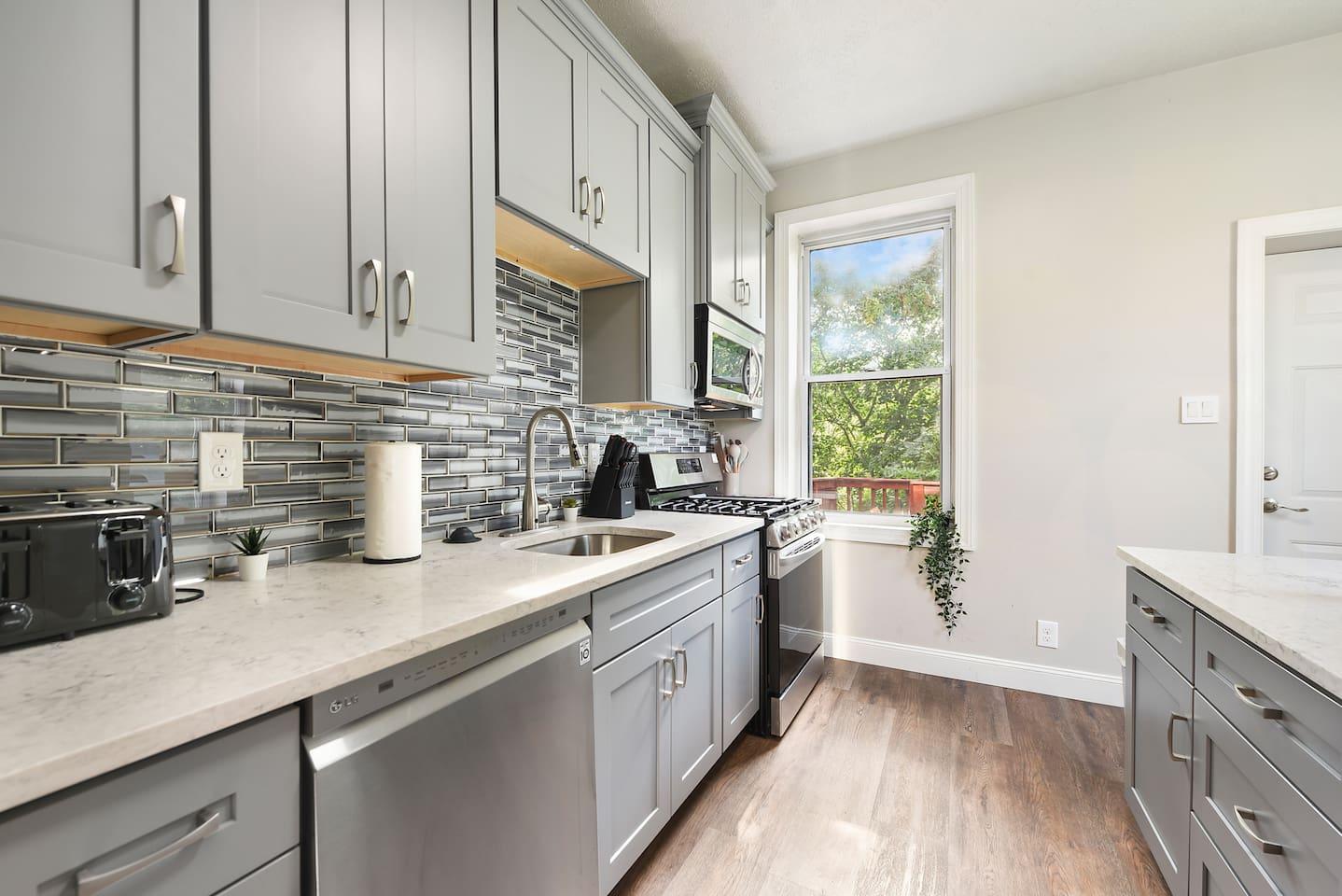 Kitchen:
Culinary Haven with a View: Where Every Dish is a Delight and Every Glance is Inspiring