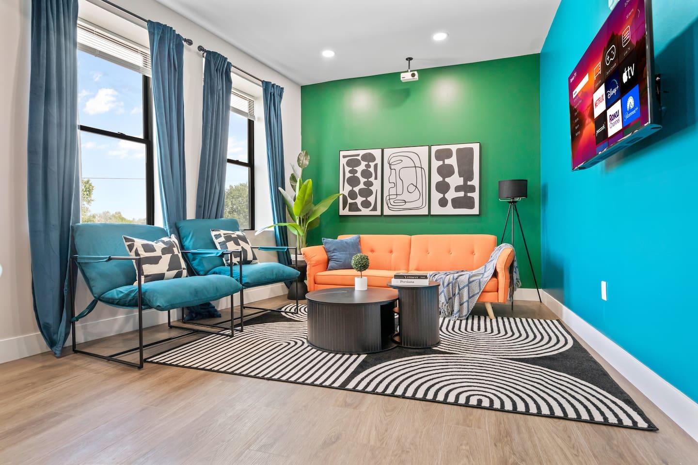 Living room : Two accent walls perfect to click memories !