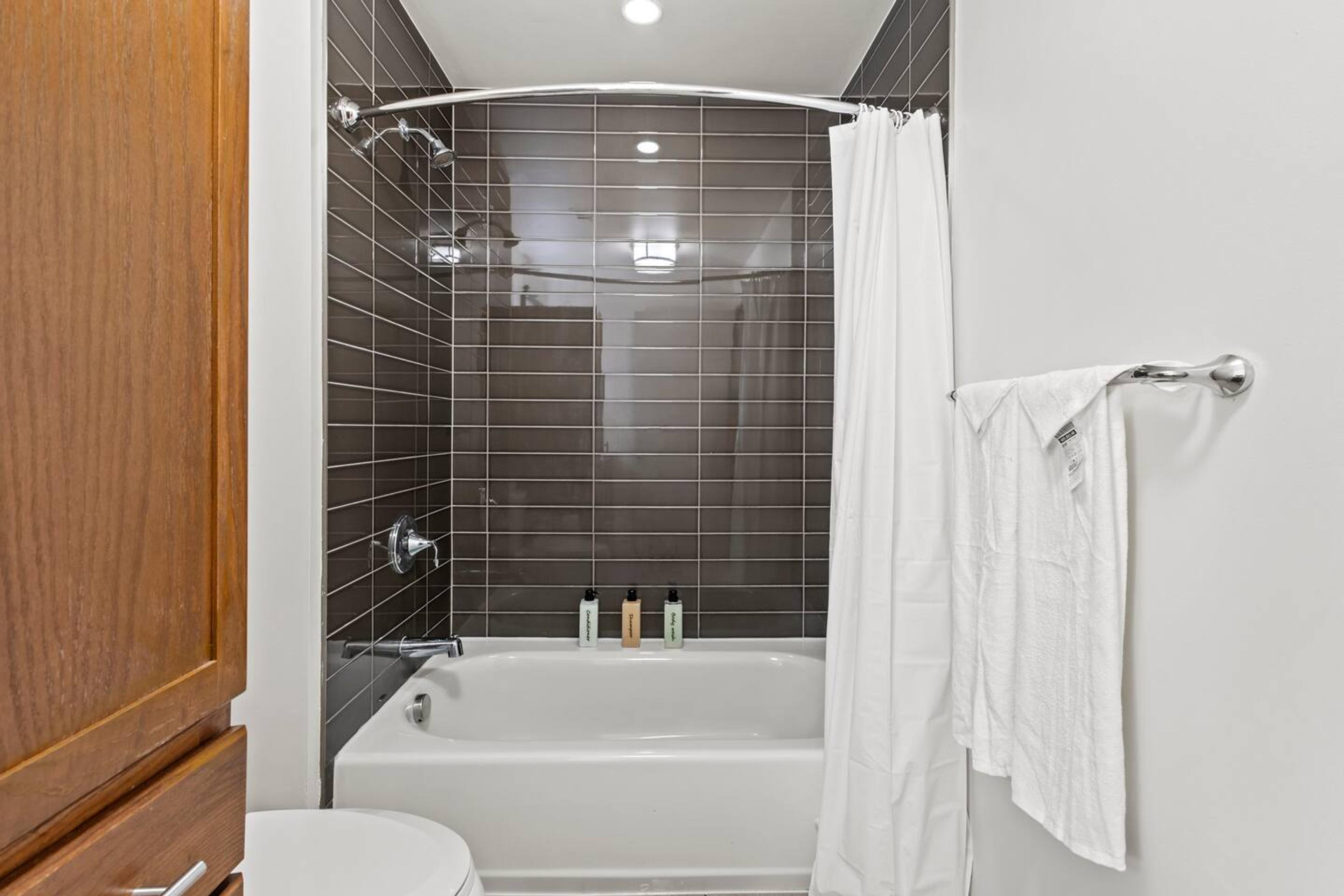 Bathroom : Elevate your daily routine in this immaculate bathroom with thoughtful essentials
