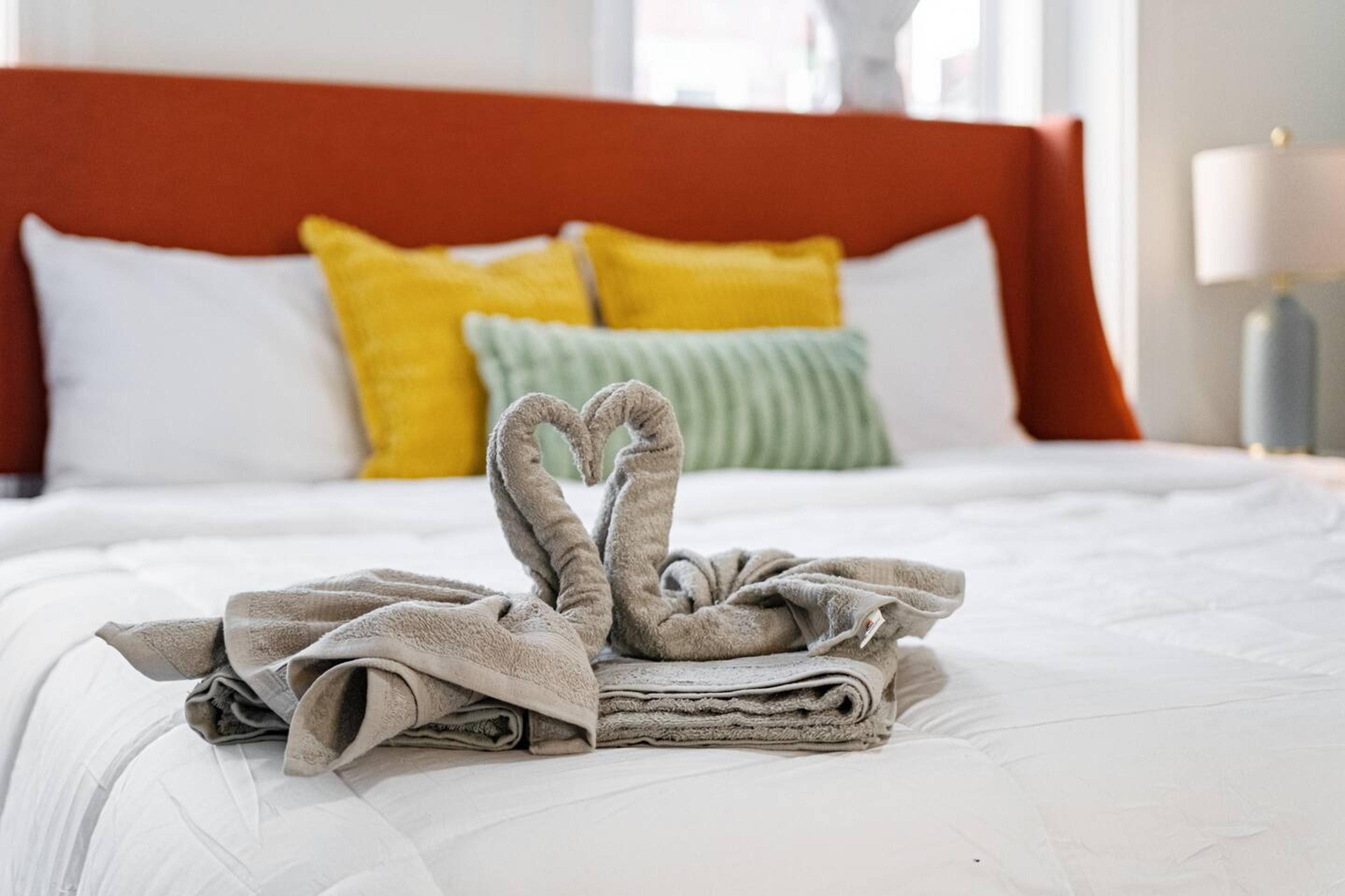 Every detail counts! ✨ Fresh towels provided for your comfort and convenience during your stay