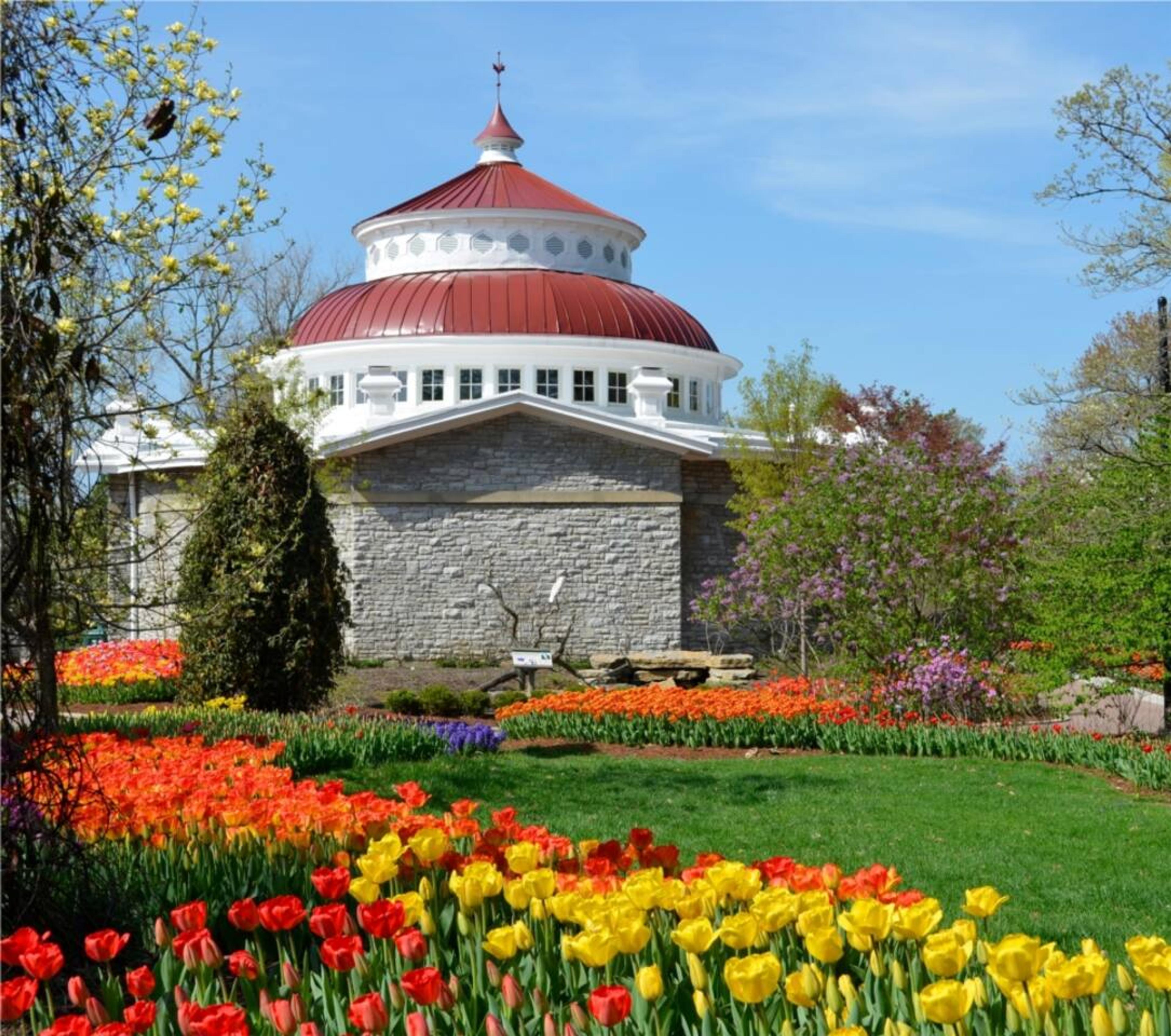 Cincinnati Zoo & Botanical Garden
Distance: 3.5 miles
Drive Time: ~10 minutes

One of the oldest zoos in the U.S., featuring diverse animal exhibits and beautiful botanical gardens.