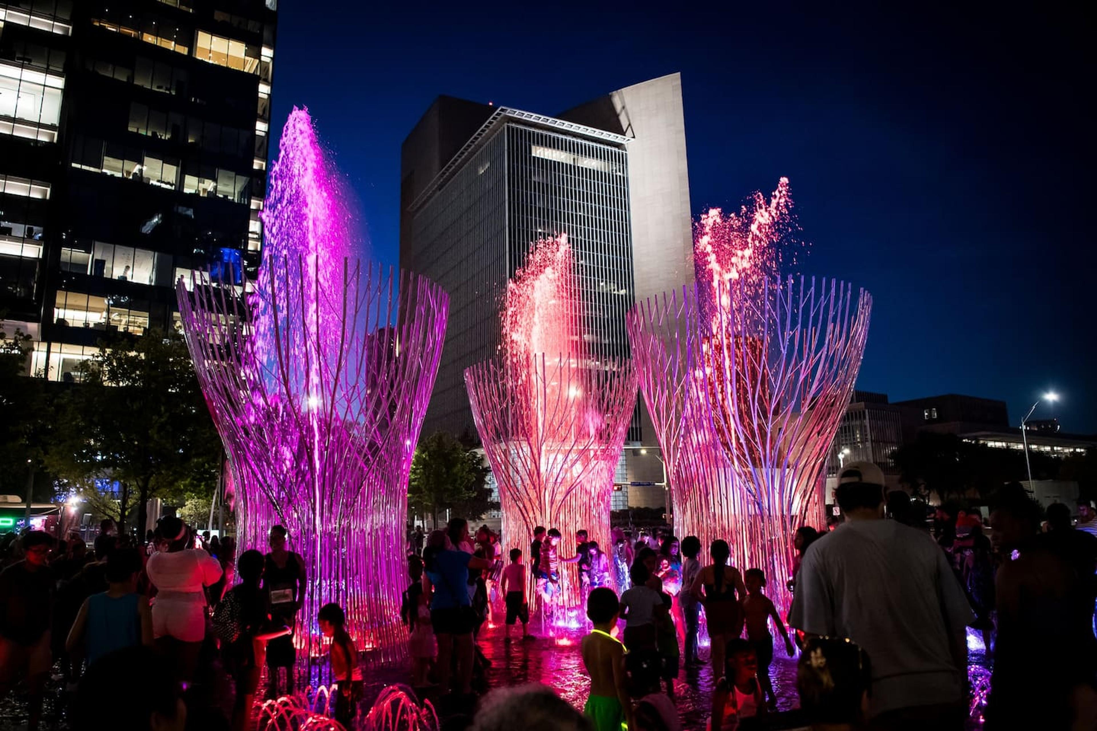 This urban park, built over a freeway, offers green space, food trucks, a children’s playground, and a performance pavilion, making it a great place to relax and enjoy outdoor activities. 1.3 miles (25 min by walk, 5 min by car)