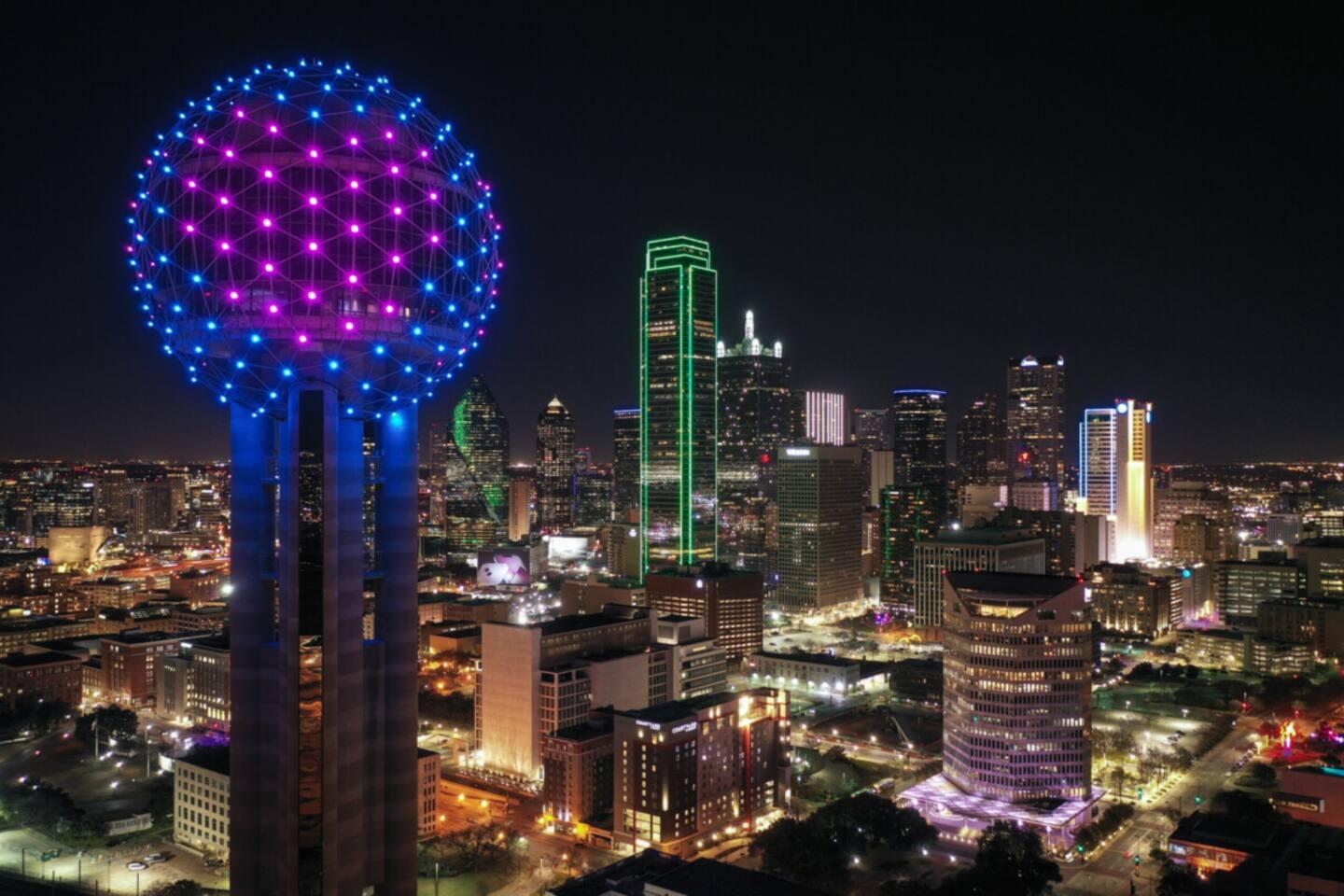 One of Dallas' most iconic landmarks, Reunion Tower offers a 360-degree view of the city from its observation deck, known as the GeO-Deck.
0.7 miles (15 min by walk, 5 min by car)