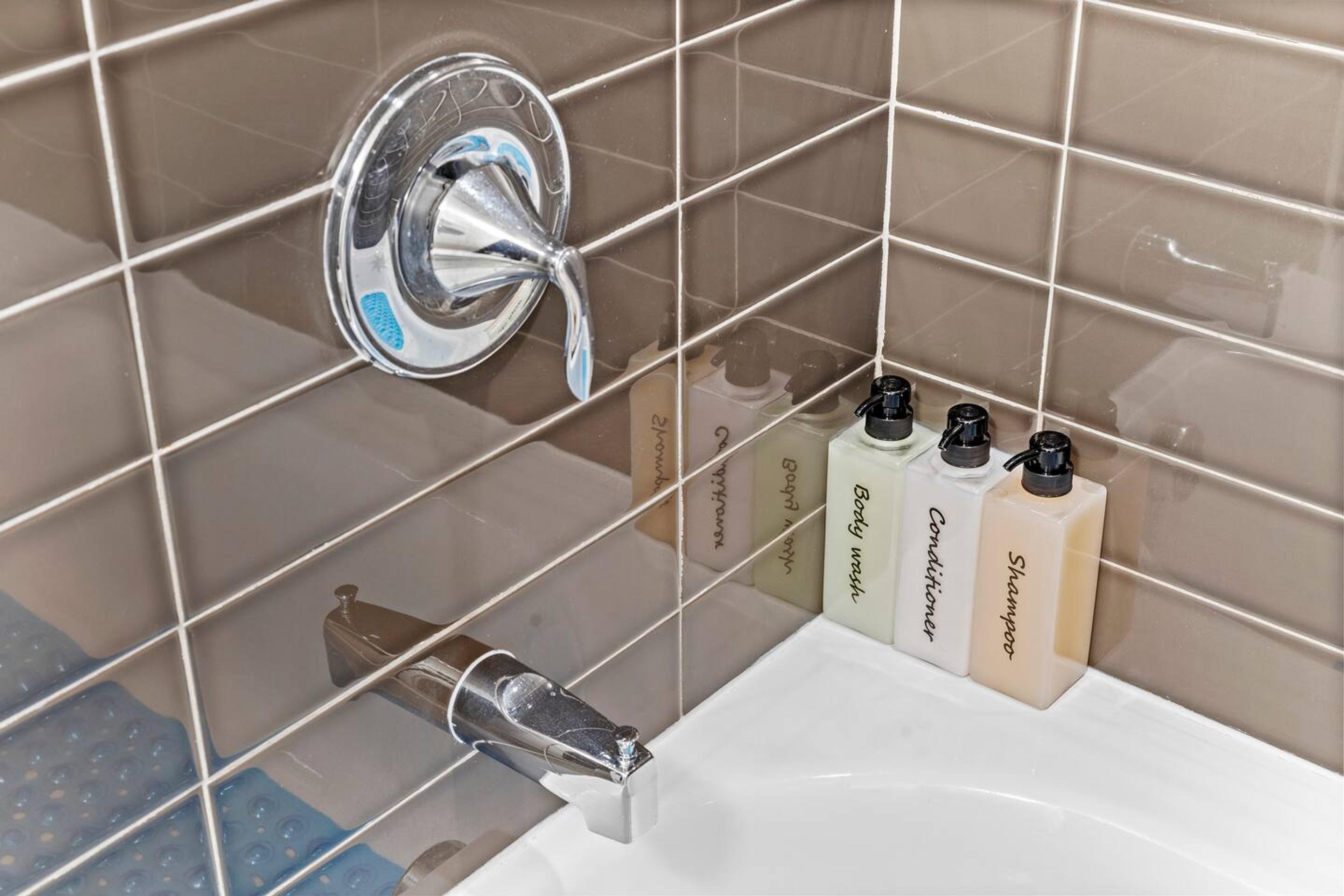 Freshen up! ✨ Our full bathroom comes stocked with toiletries, including shampoo, conditioner, and body wash for a refreshing stay.