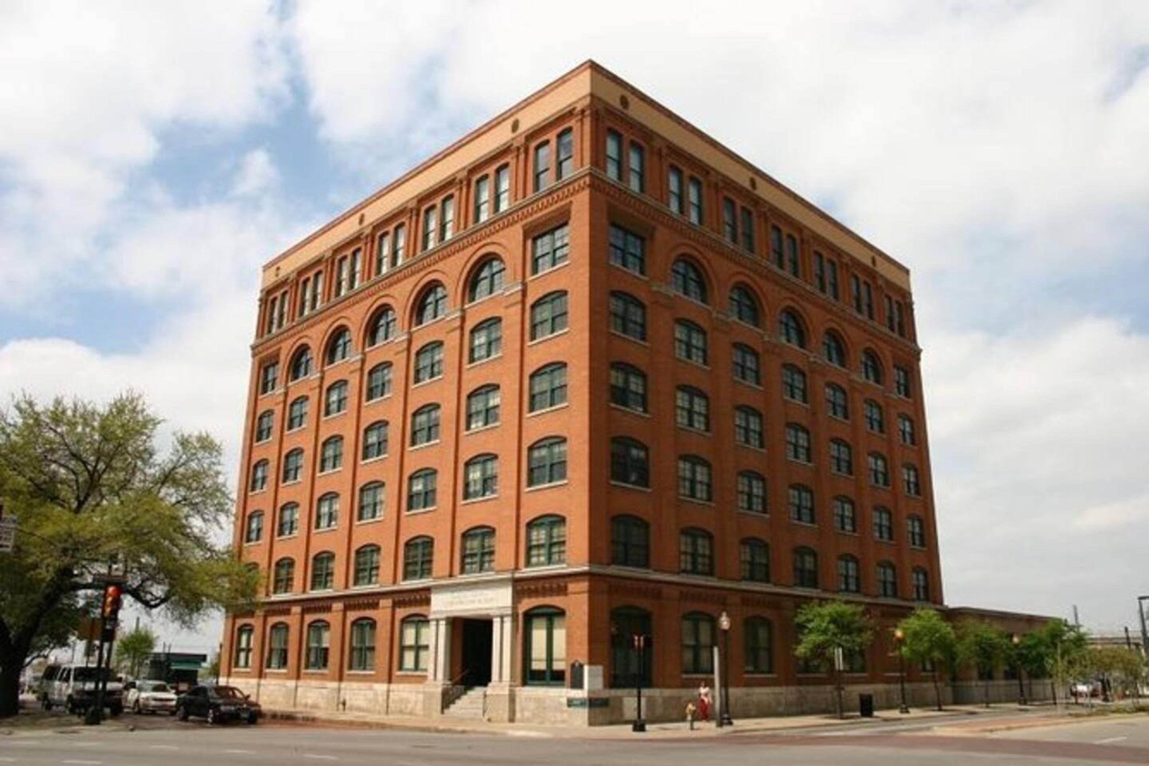This historic site is where President John F. Kennedy was assassinated in 1963. The Sixth Floor Museum offers a look at the events surrounding that day.
0.4 miles (8 min by walk, 2 min by car)