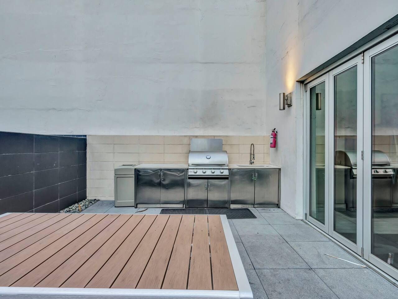 Rooftop area with a small cooking space