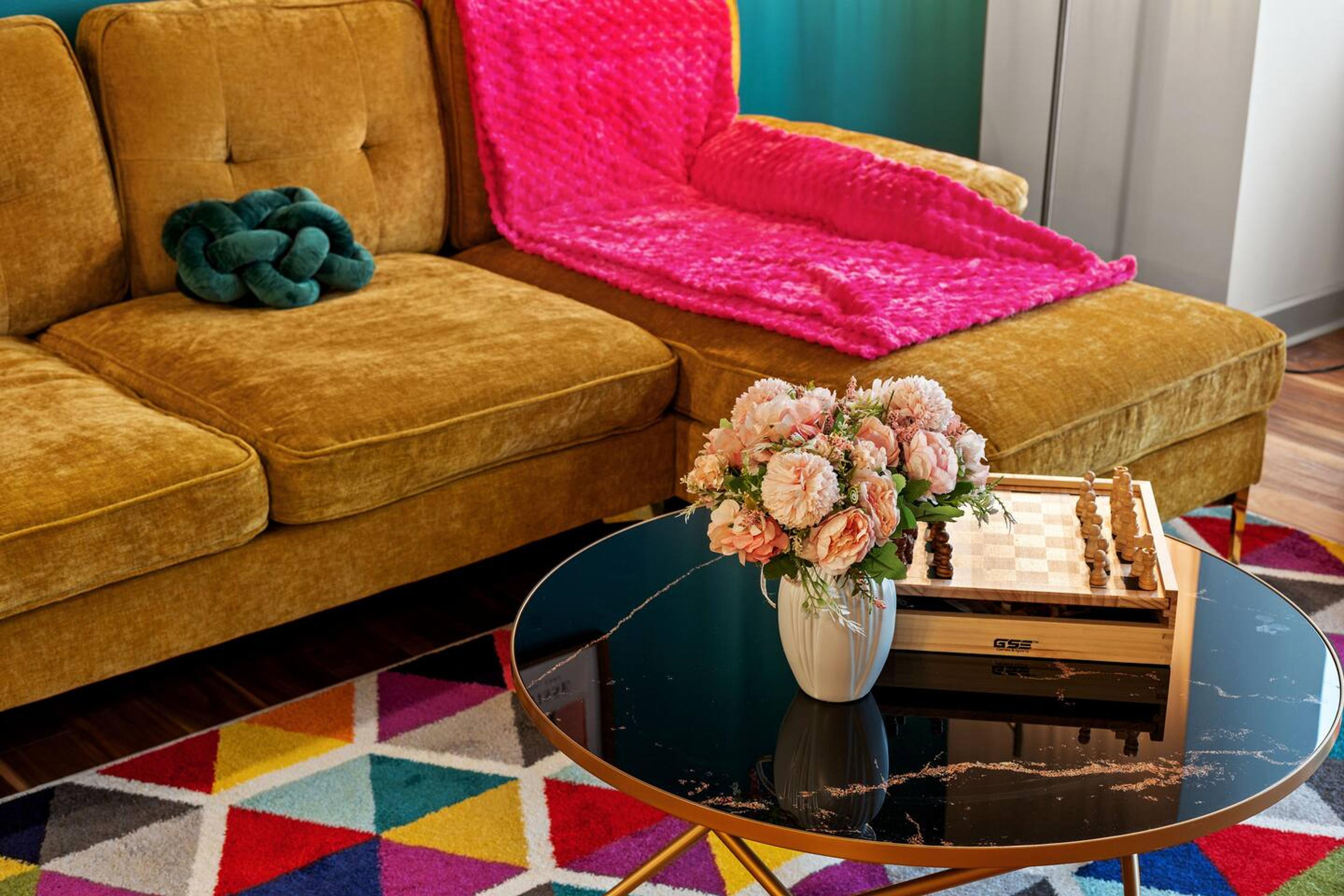 ️ Stylish and comfortable, this cozy couch is the perfect spot to relax and unwind. Whether you're enjoying a cup of coffee ☕, reading a book , or just lounging, it adds a warm and inviting touch to the space. ✨