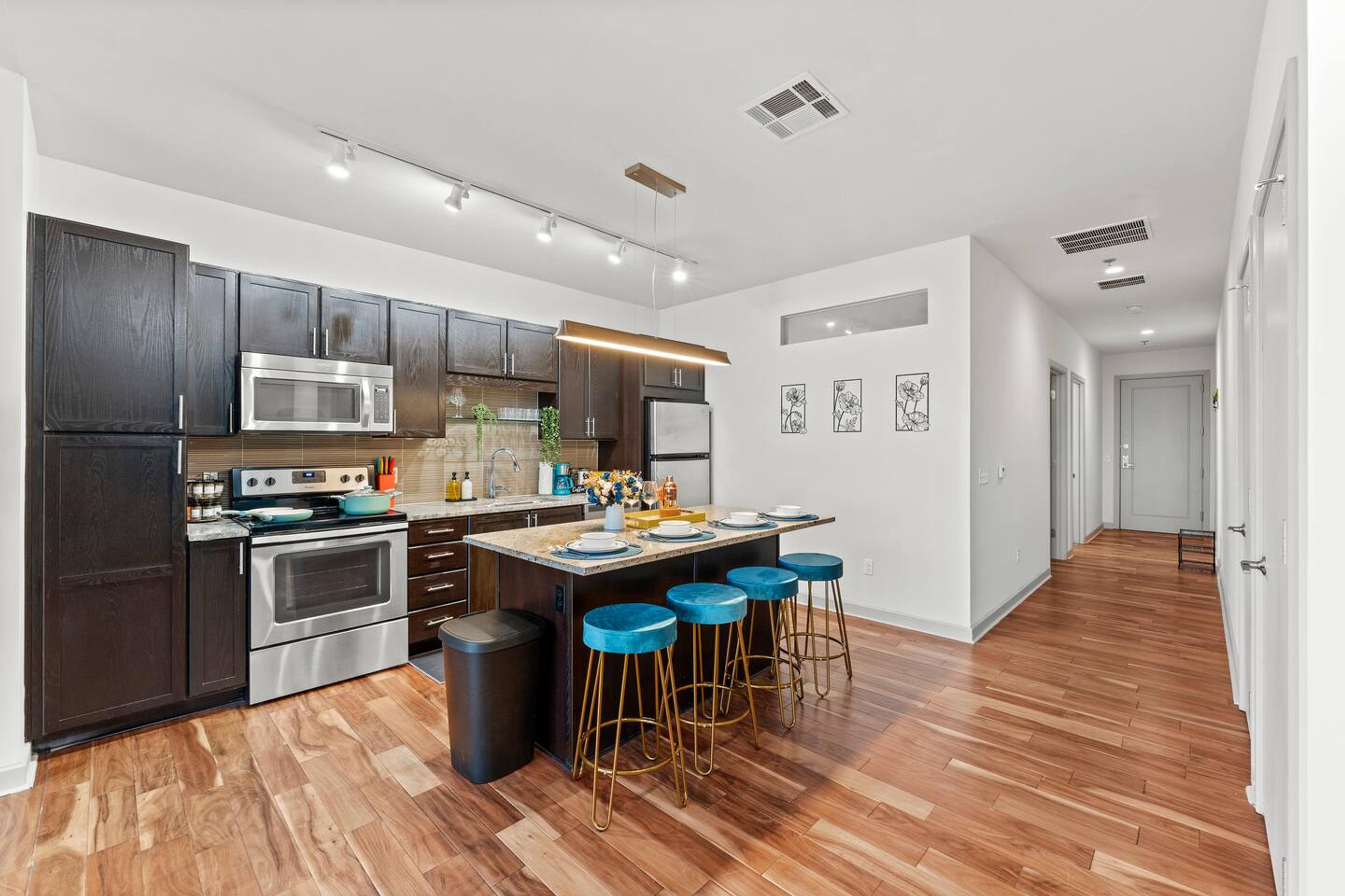 Enjoy meals at the stylish 4-seater dining island ️✨. The fully equipped kitchen has everything you need to cook and dine in comfort! ☕