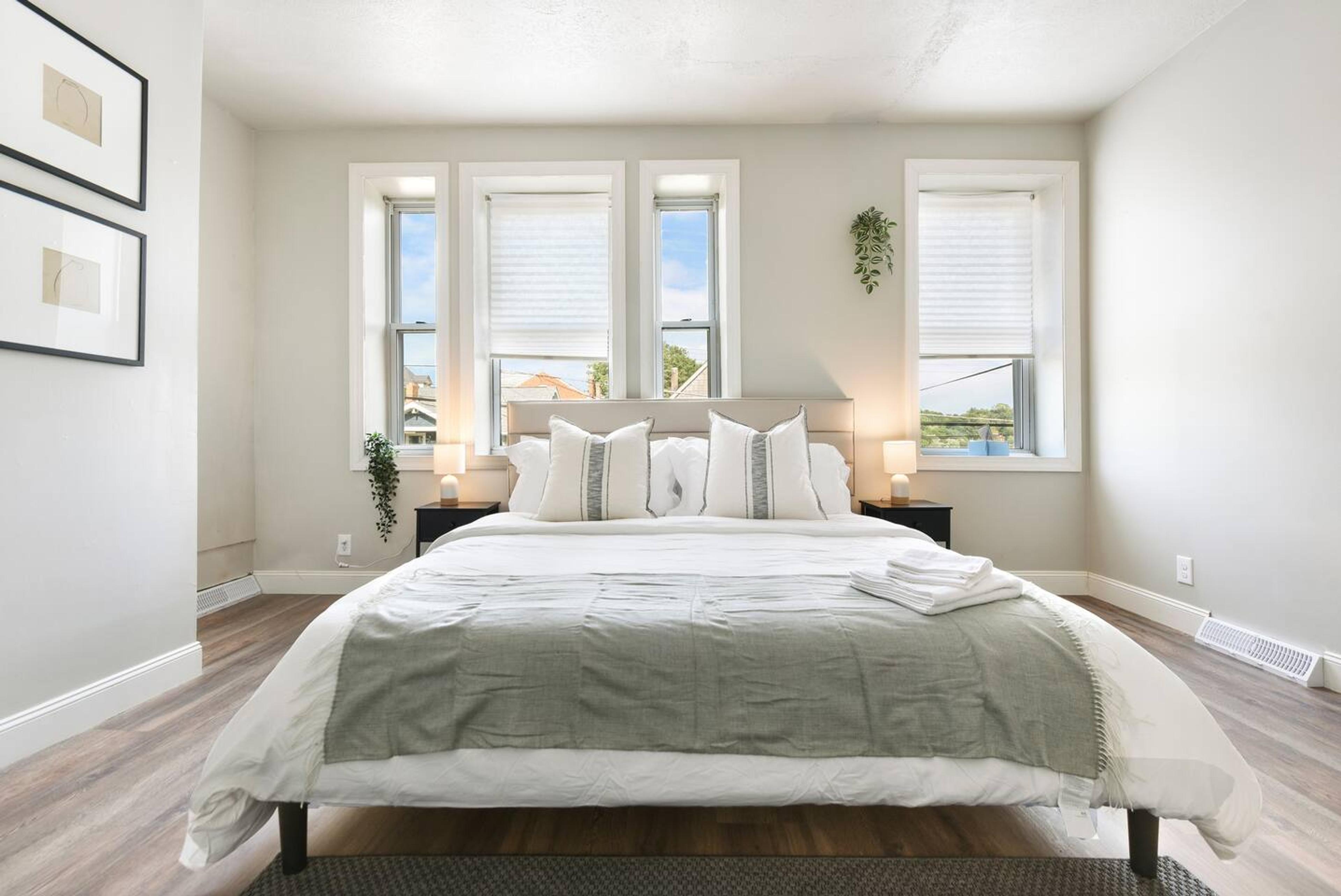 Bedroom 1 : King size bed
