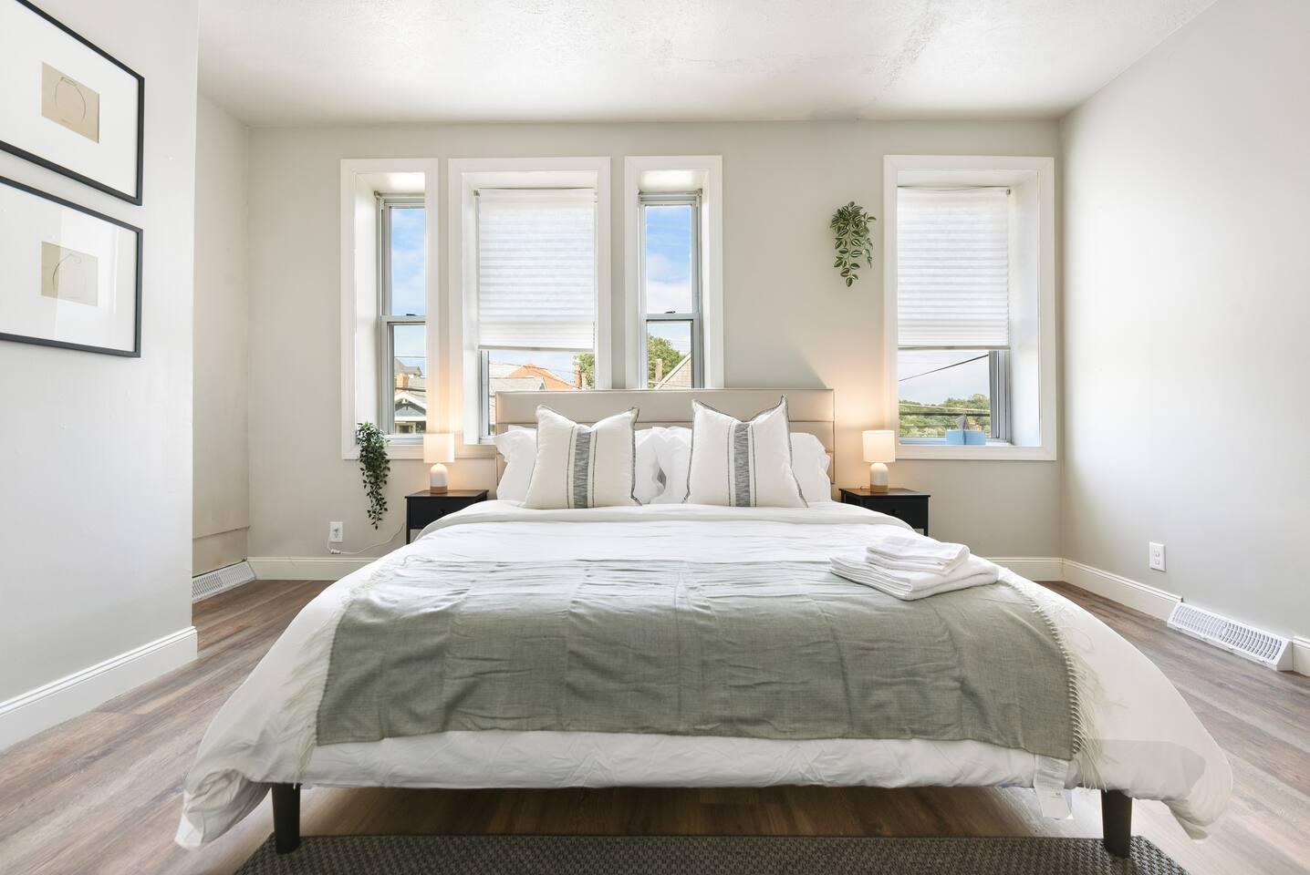 Bedroom 1 : King size bed