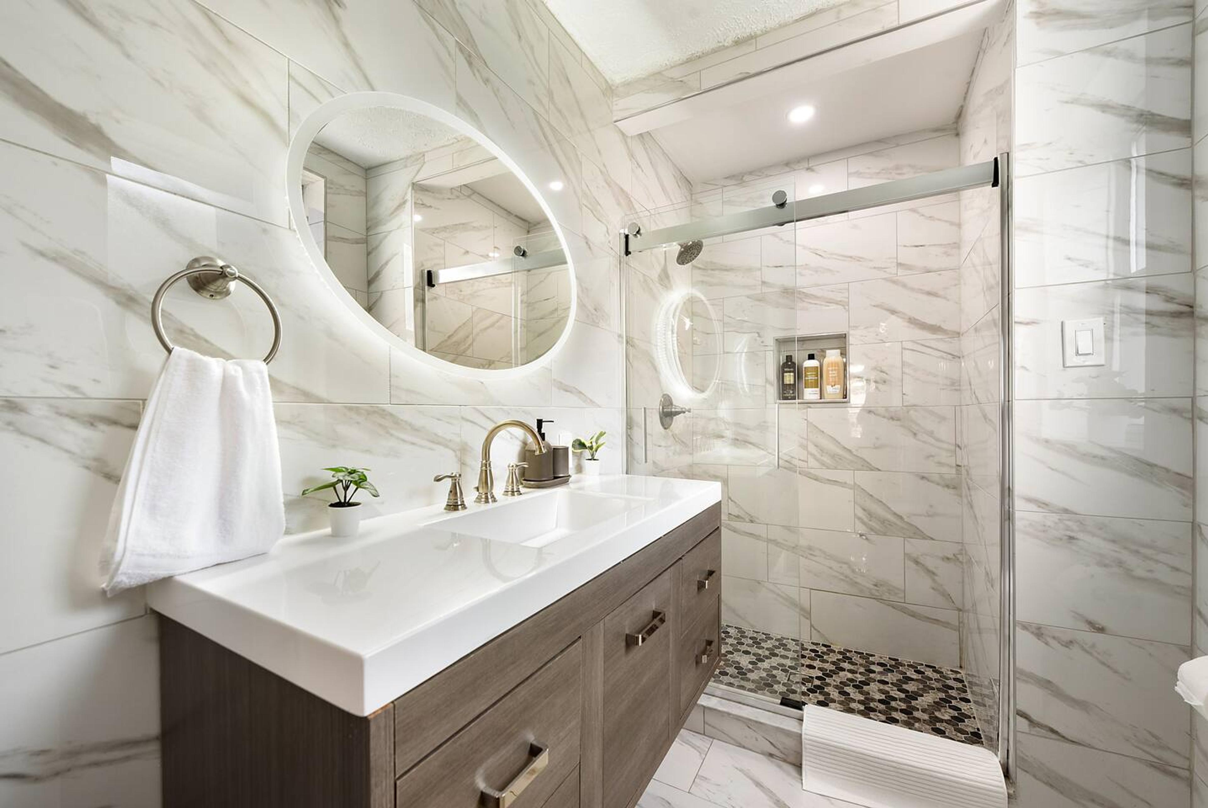 Bathroom 1: Step into a World of Opulence in Our Fully Equipped Bathroom with Gleaming Mirrors and Brilliant Lights