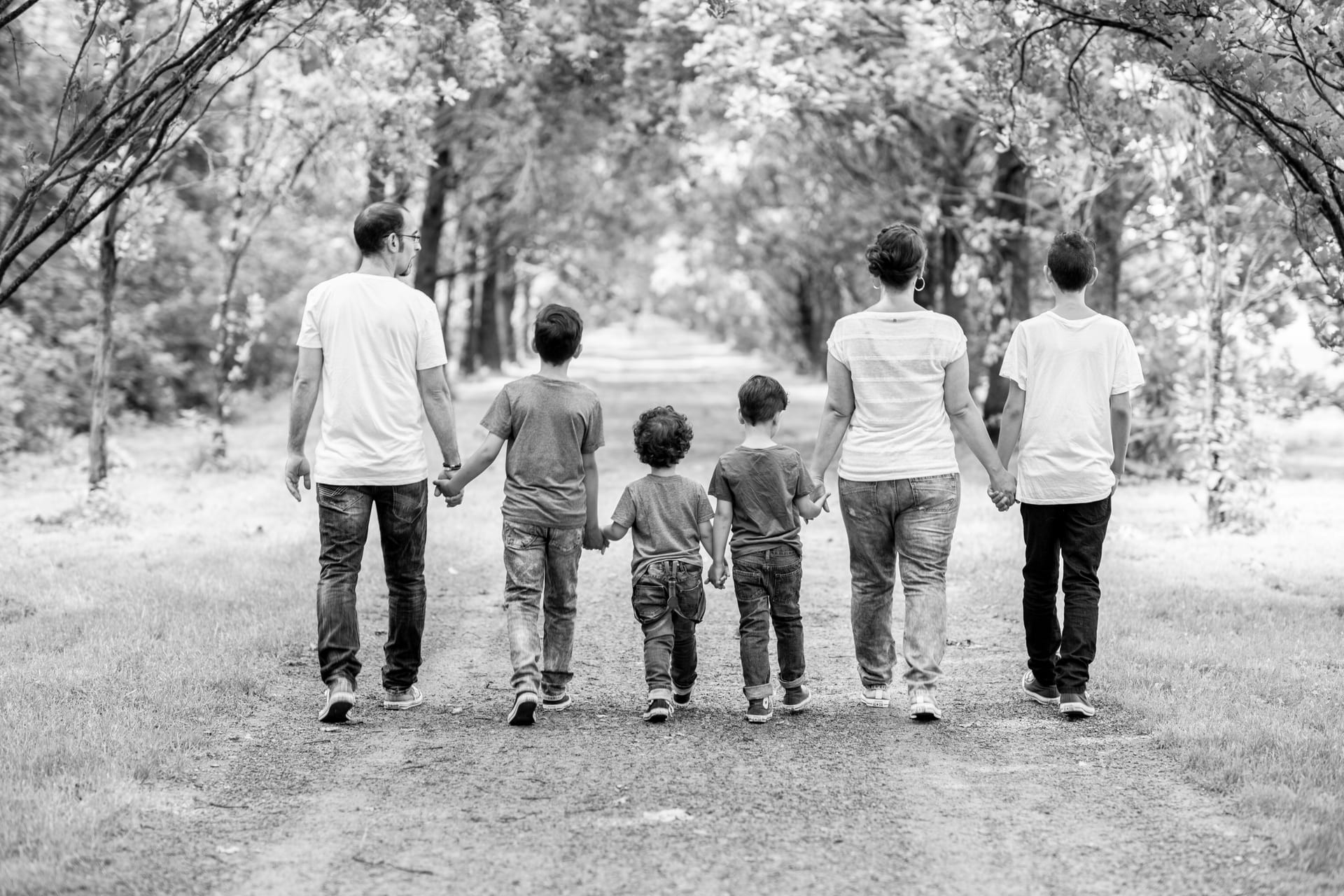 Familie beim Fotoshooting – natürliche Familienfotografie