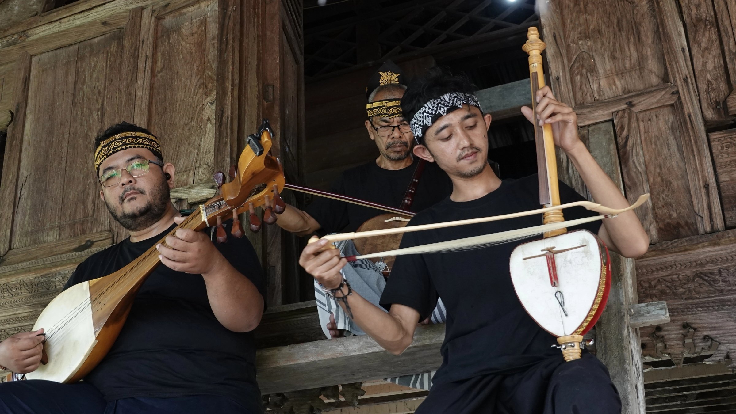 Negeri Atas Ombak