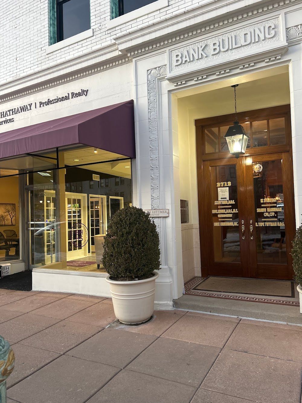 Leslie Hershberger storefront