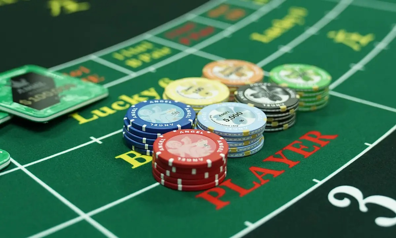 how to play baccarat online