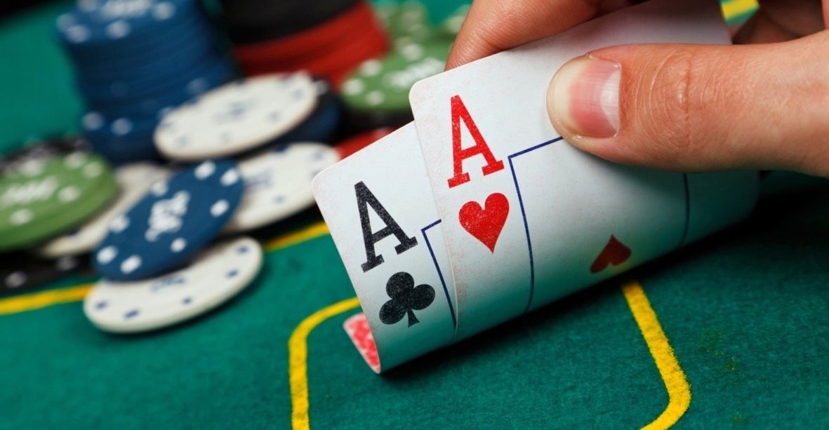 Beginner’s Guide: How to Play Poker (Easy Texas Poker Rules & Strategies)