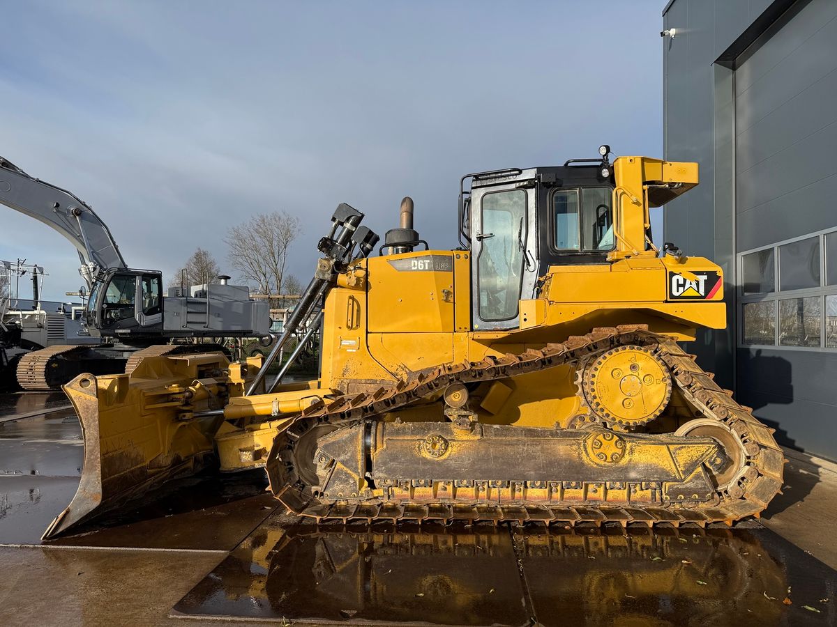 Caterpillar D6T LGP