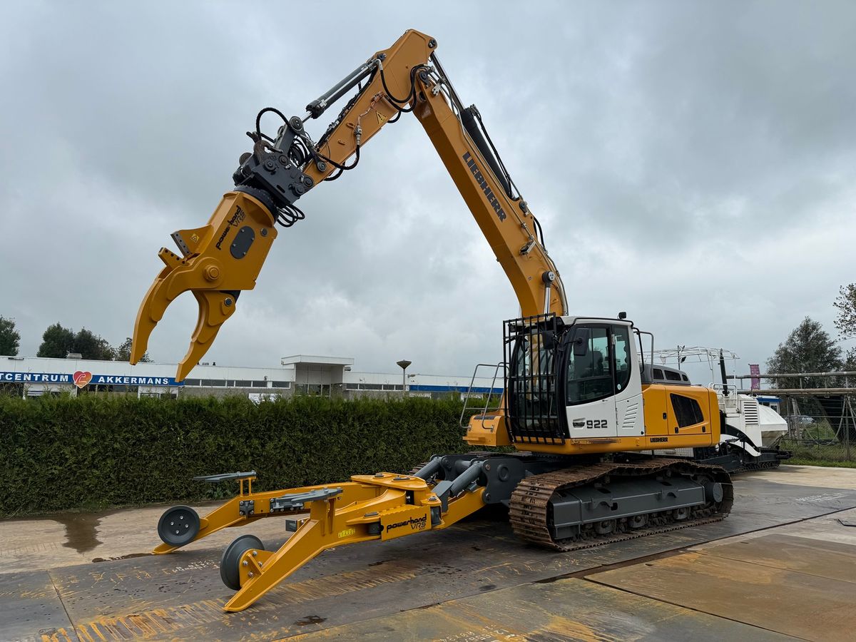 Liebherr R922 LC Car Dismantler