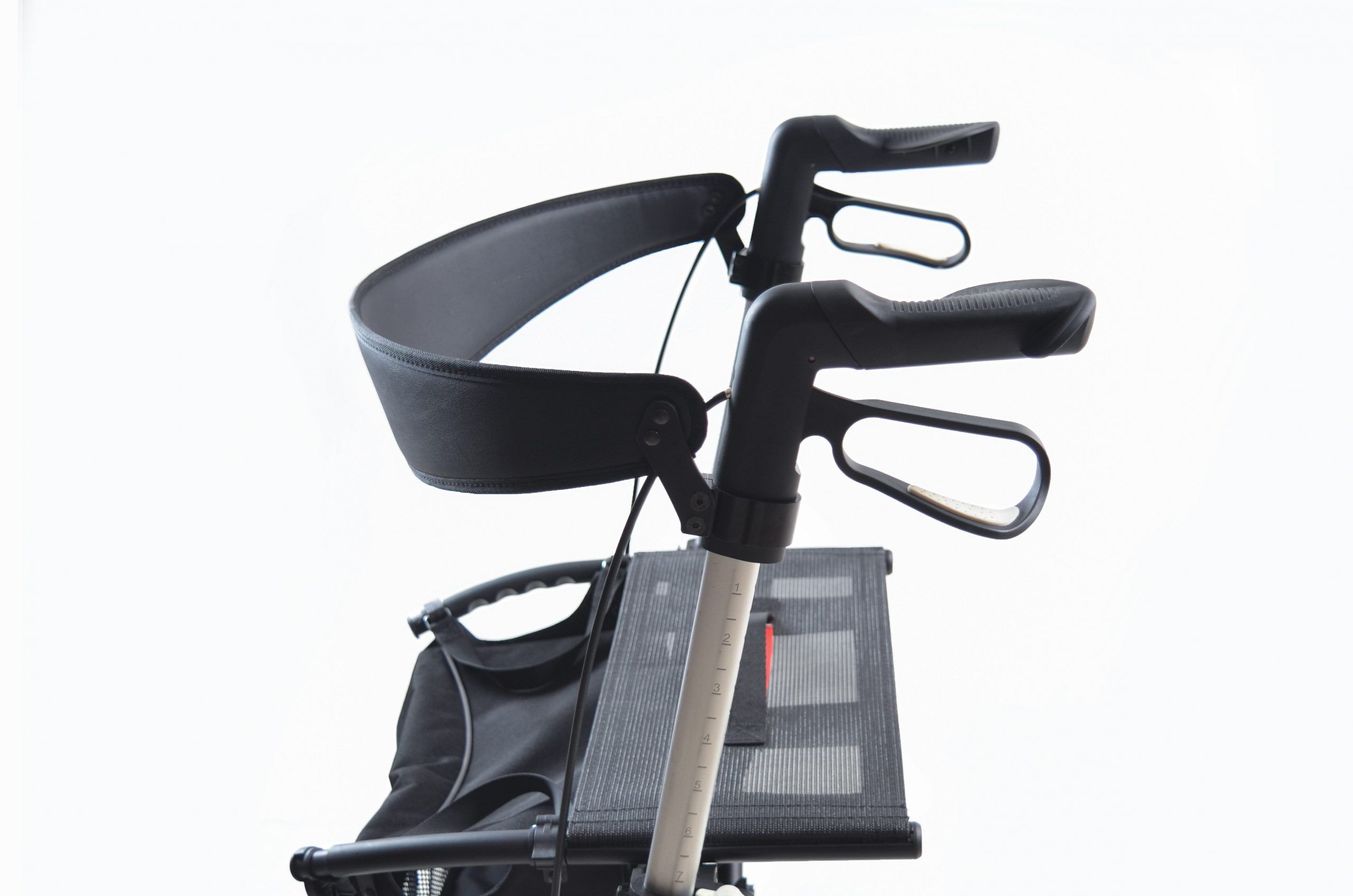 SPIRIT X4 carbon fiber foldable lightweight rollator walker ergonomic handlebars with soft padding detail